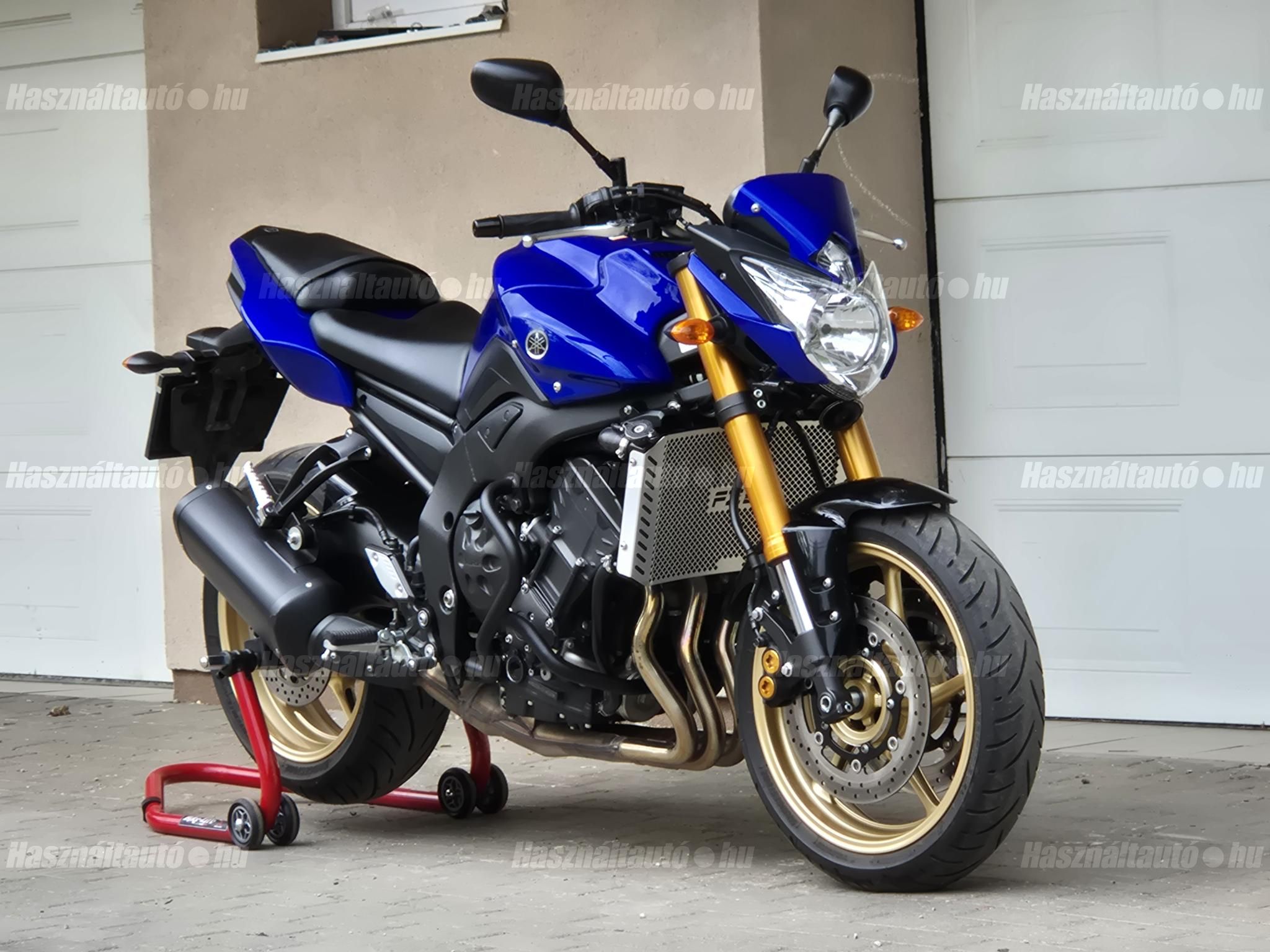 YAMAHA FZ8-N 2011/10 - 1