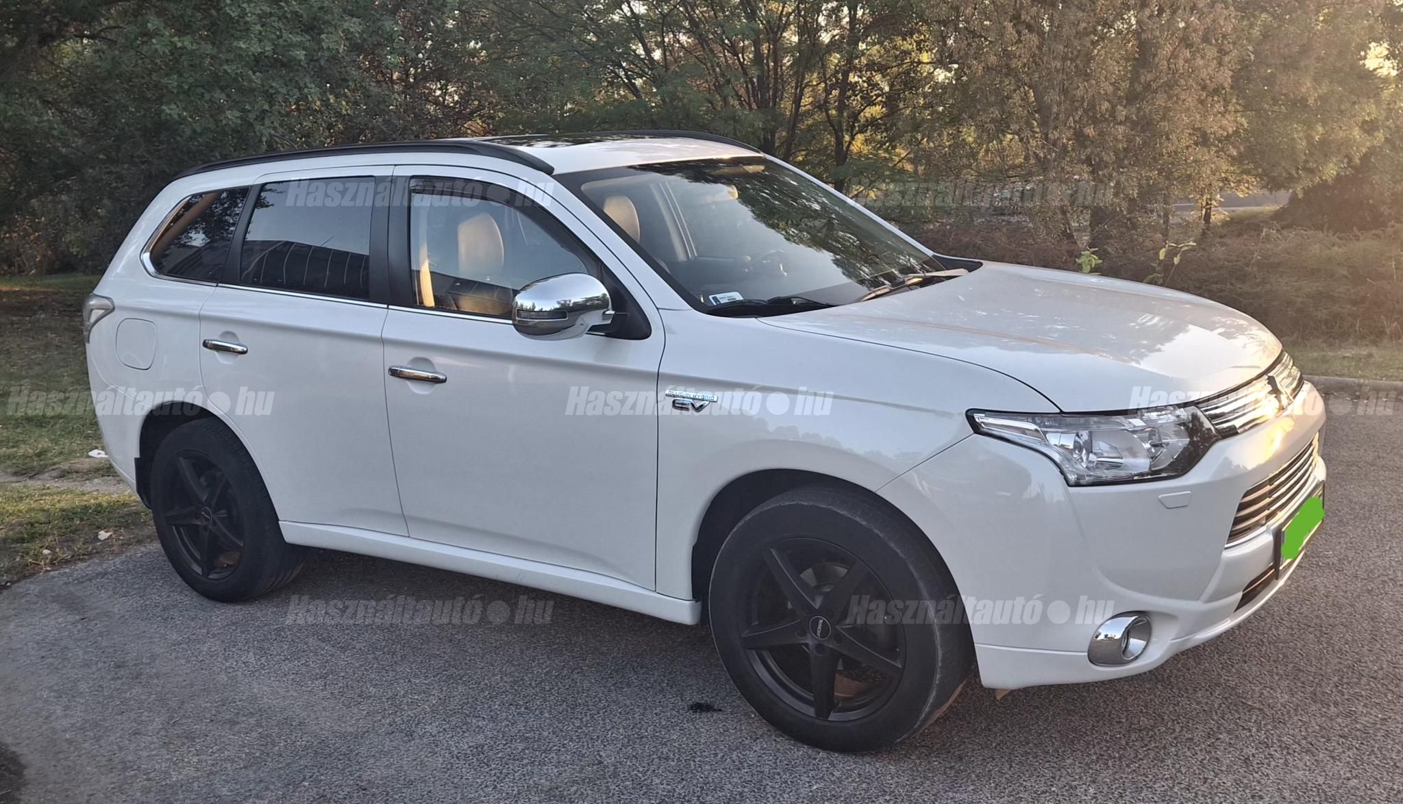 MITSUBISHI OUTLANDER 2013/12 - 1