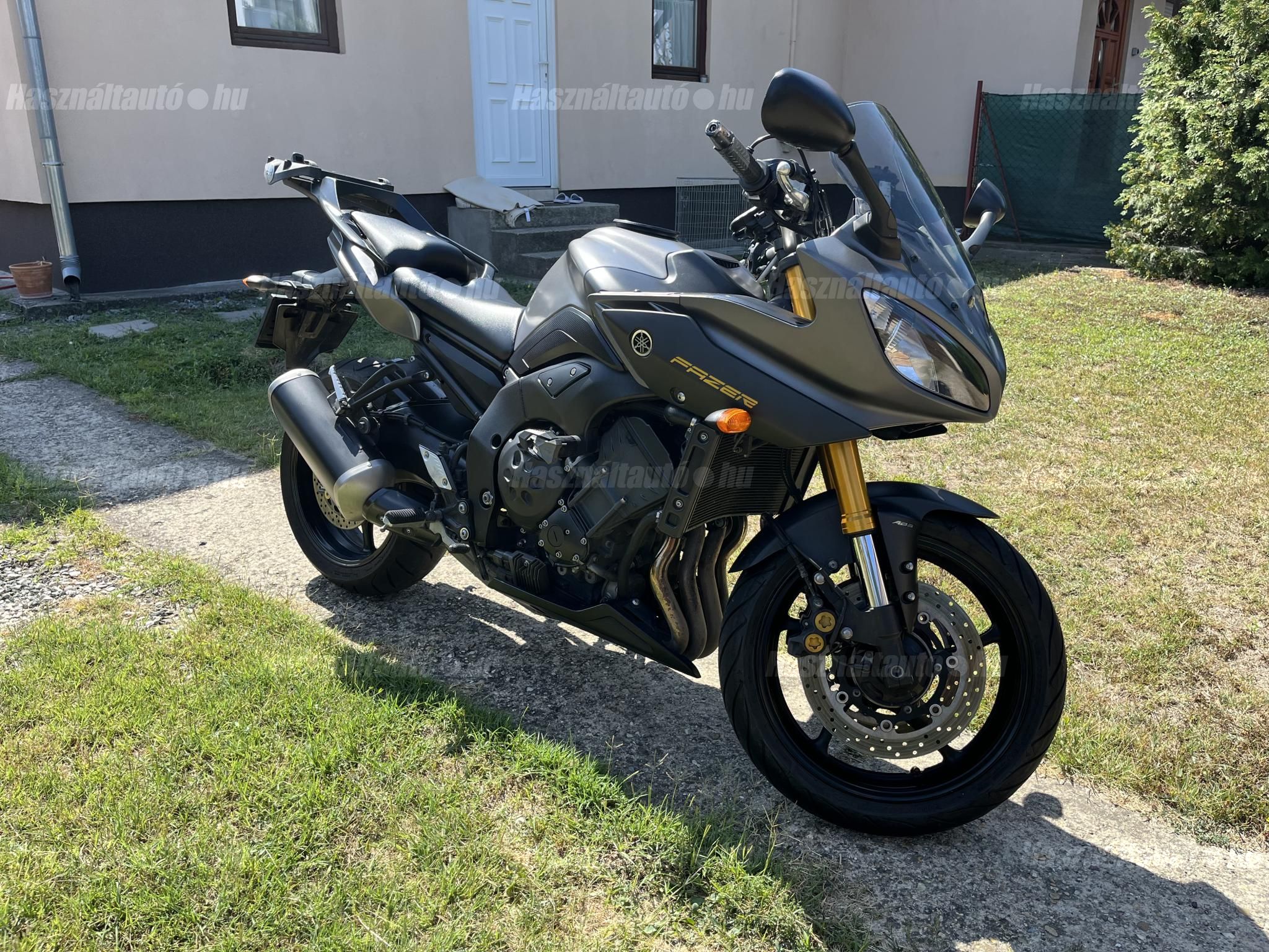 YAMAHA FZ8-S 2012/3 - 1