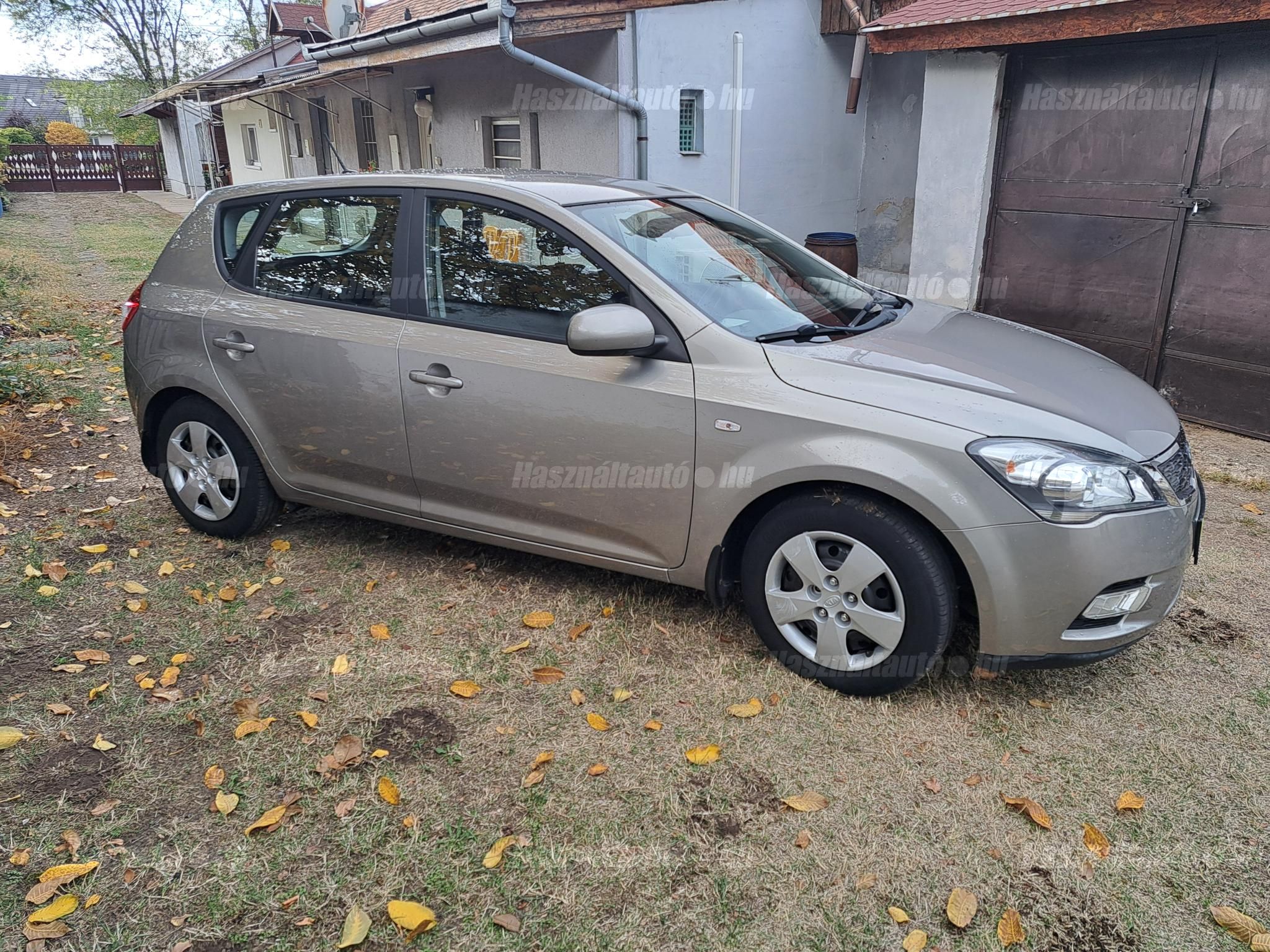 KIA CEE'D 2010/7 - 1