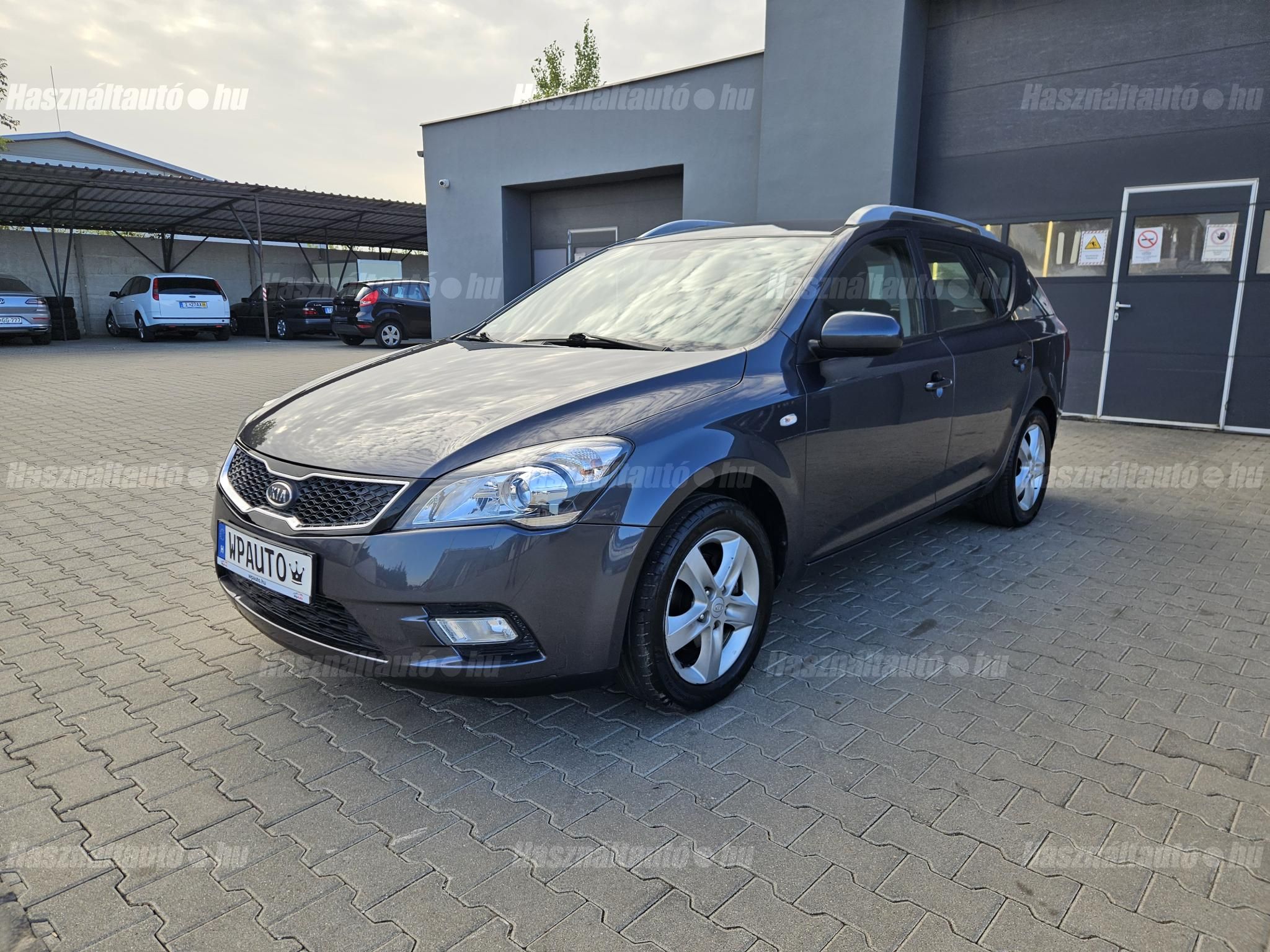 KIA CEE'D 2012/8 - 1