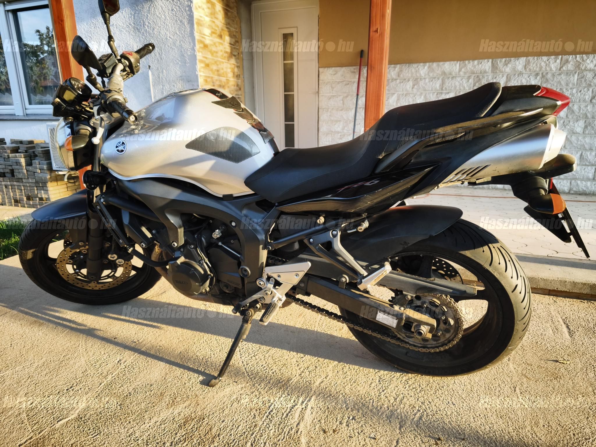 YAMAHA FZ6-N 2009/6 - 1