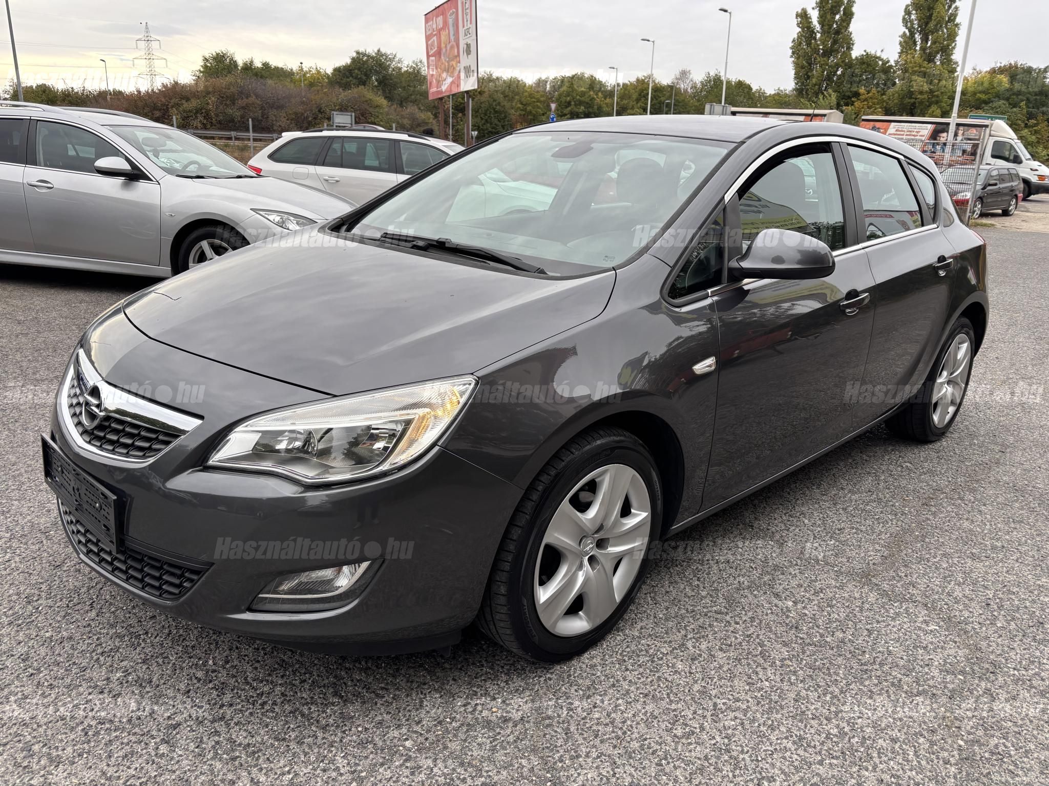OPEL ASTRA J 2011/10 - 1