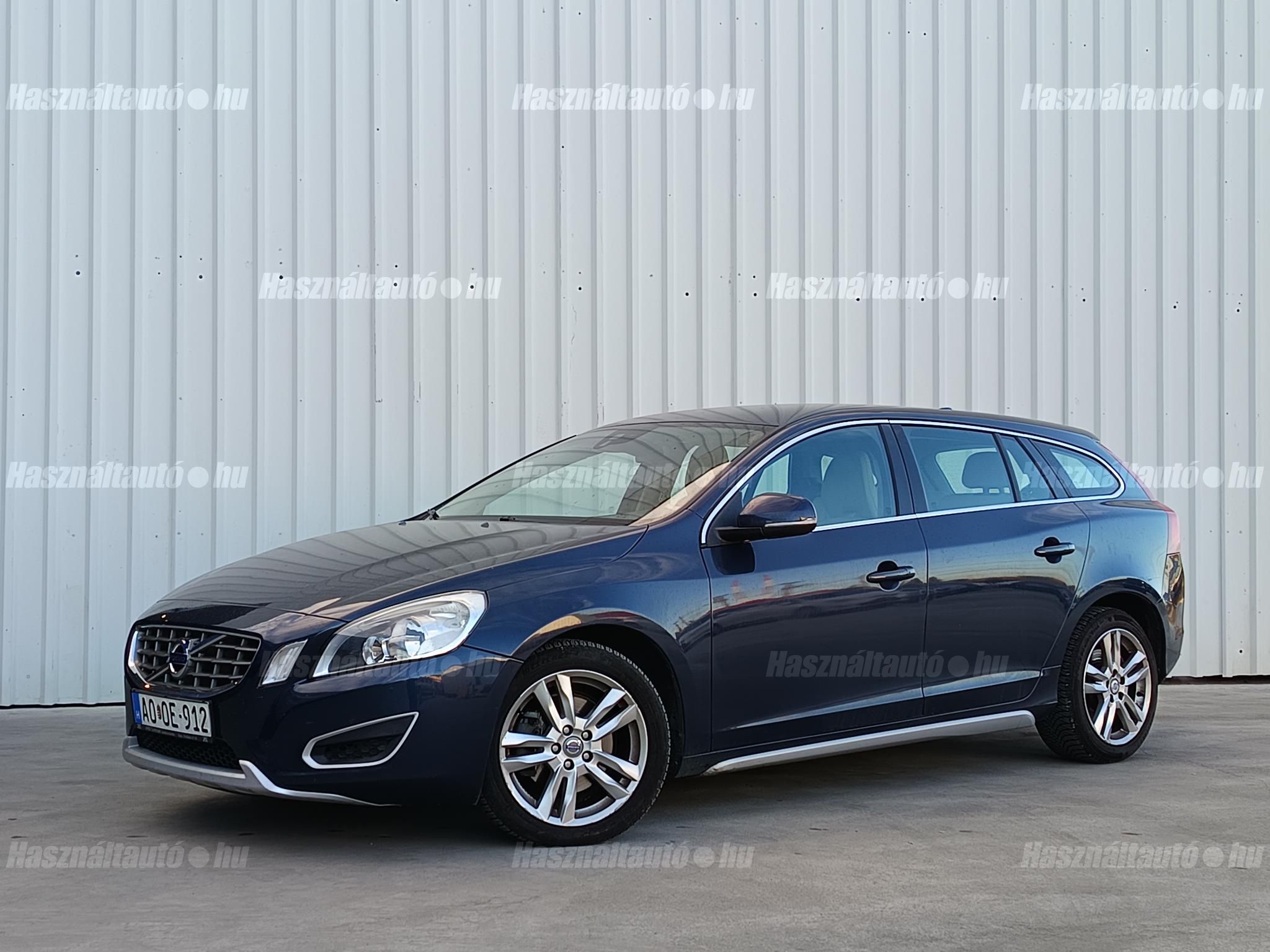 VOLVO V60 2011/8 - 1
