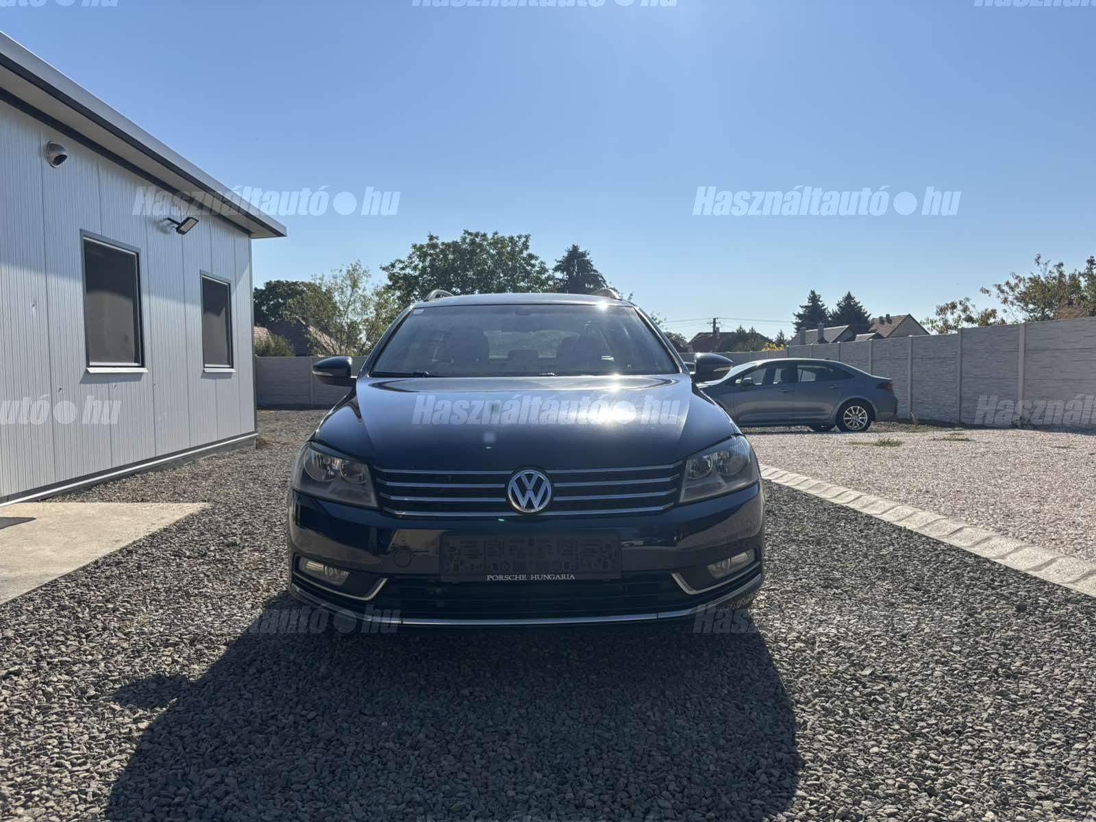 VOLKSWAGEN PASSAT 2011/8 - 1