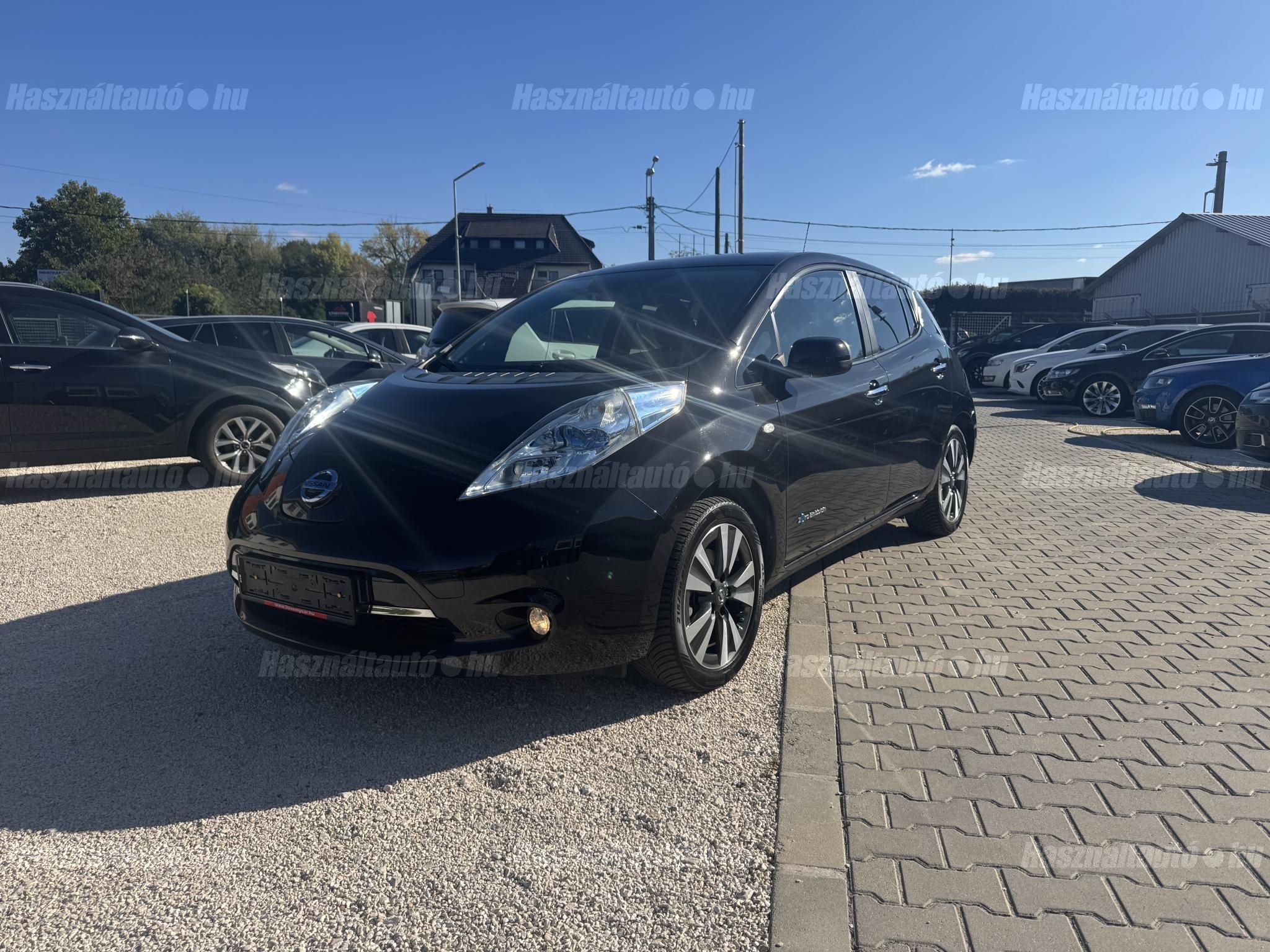 NISSAN LEAF 2017/8 - 1