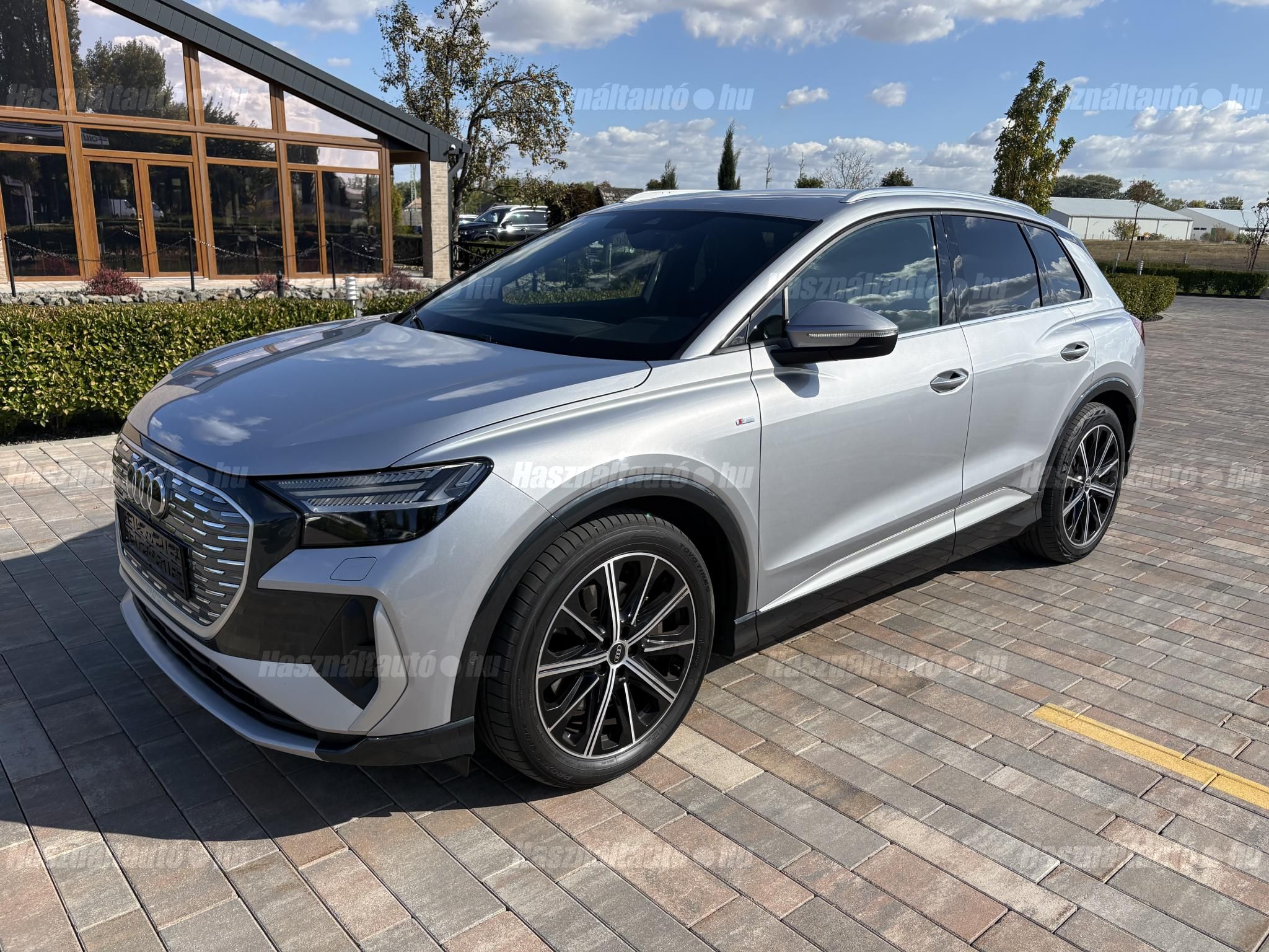 AUDI Q4 2023/7 - 1