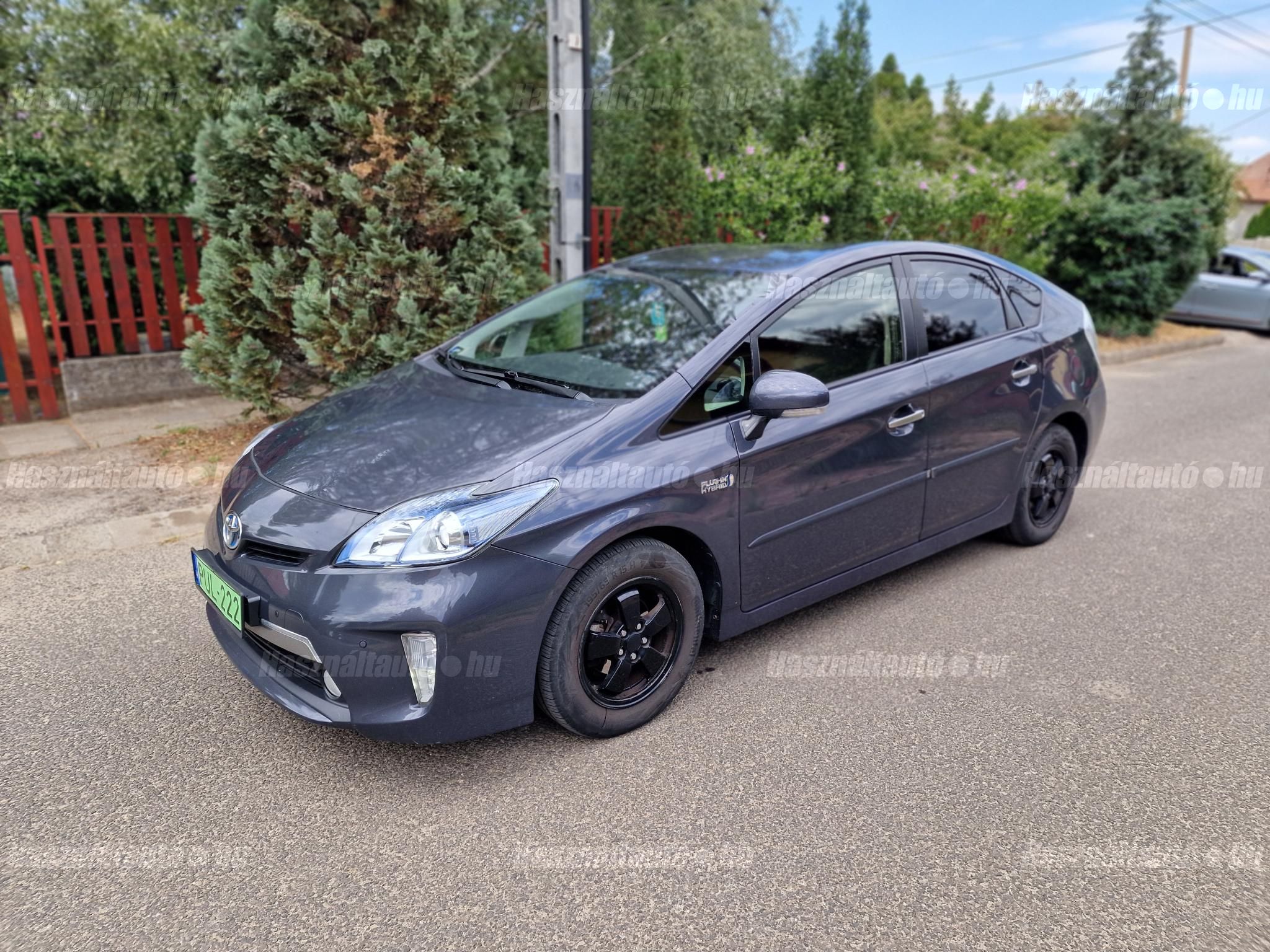 TOYOTA PRIUS PLUG-IN 2013/1 - 1