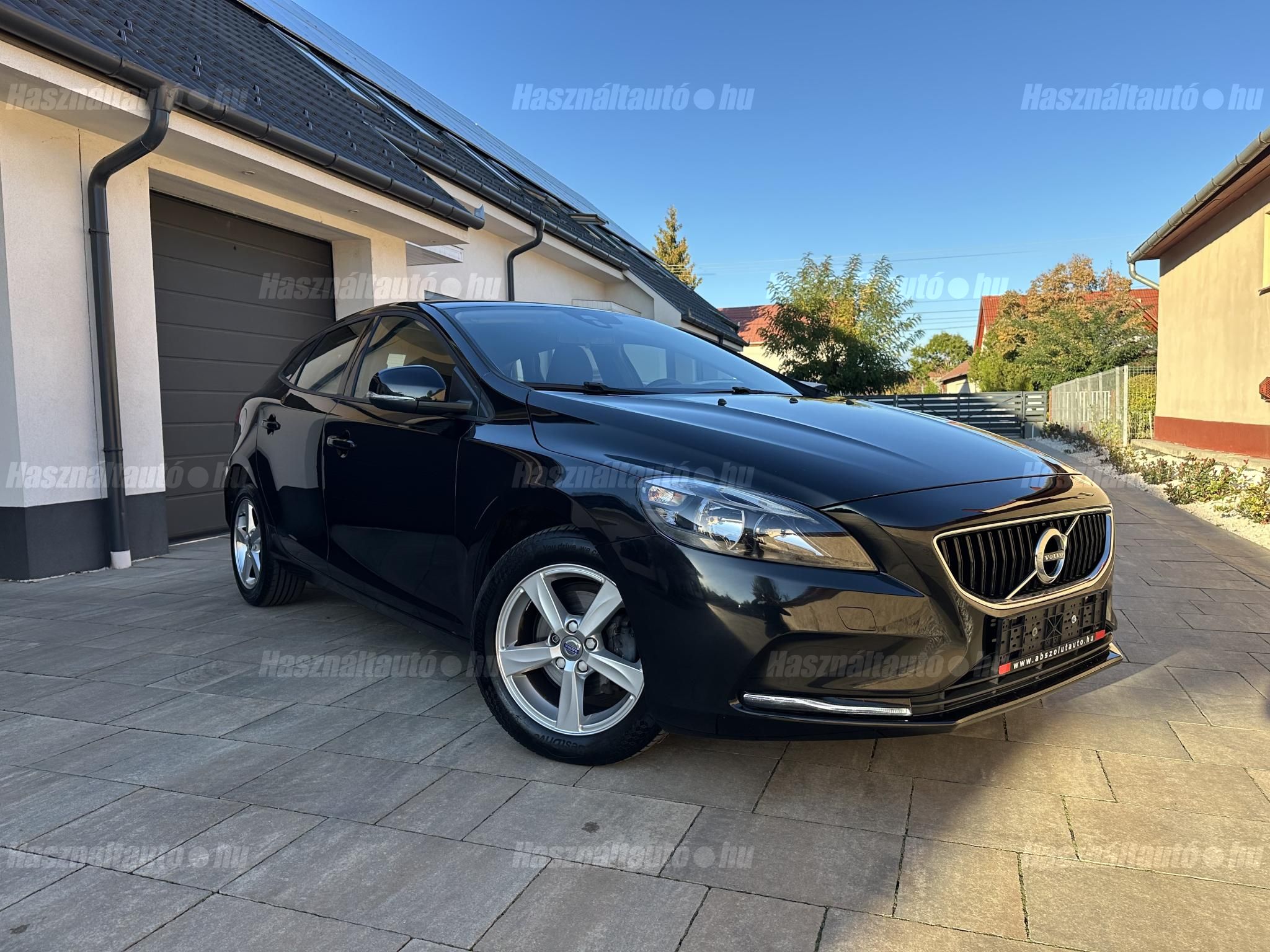 VOLVO V40 2017/3 - 1