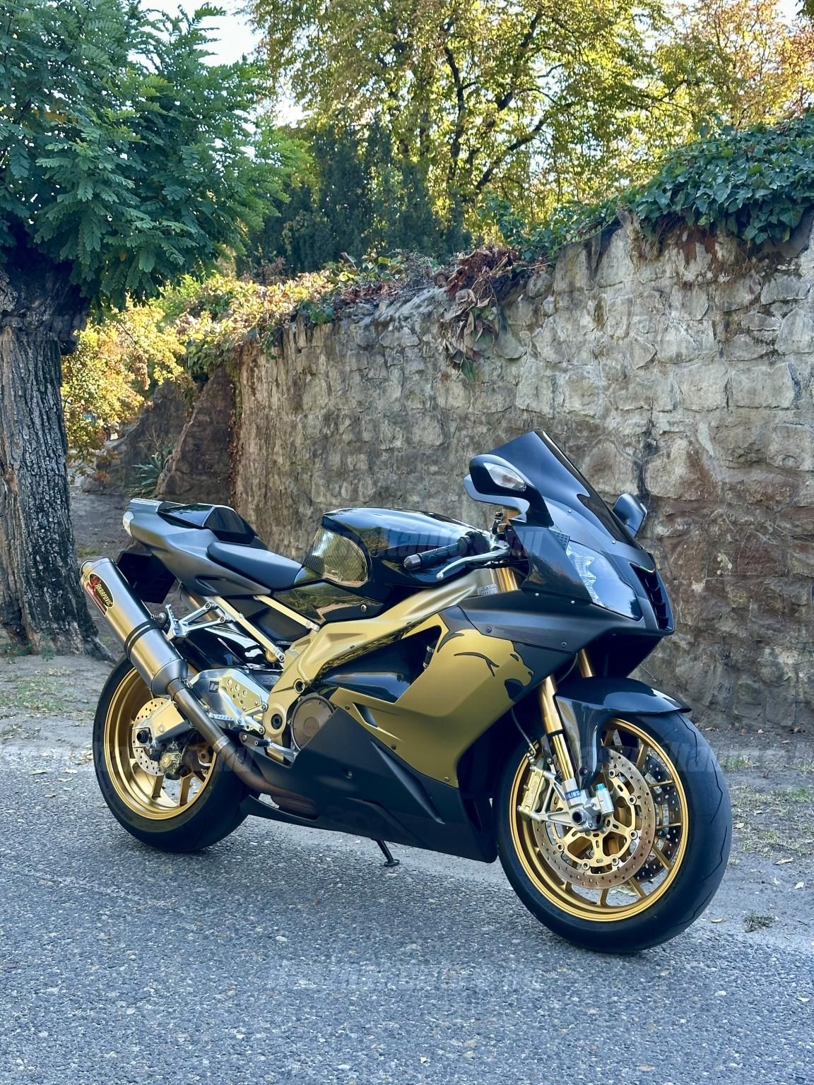 Eladó APRILIA RSV 1000 998 cm³ (2006) Motorkerékpár | Használtautó.hu