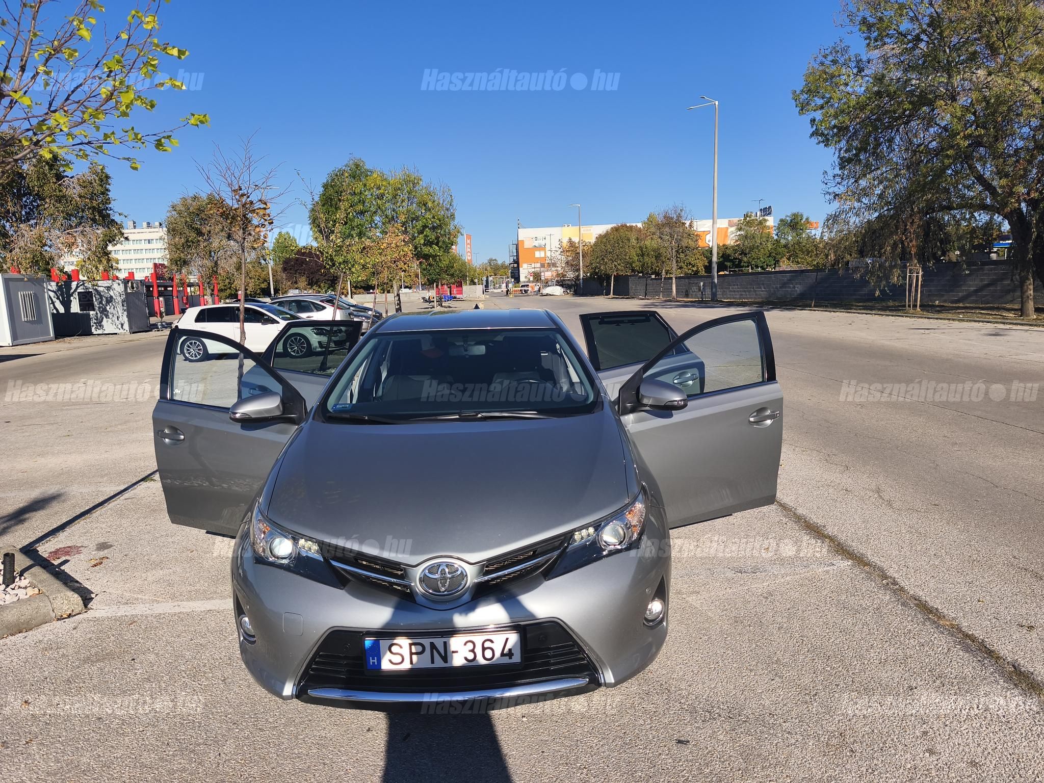 TOYOTA AURIS 2013 - 1