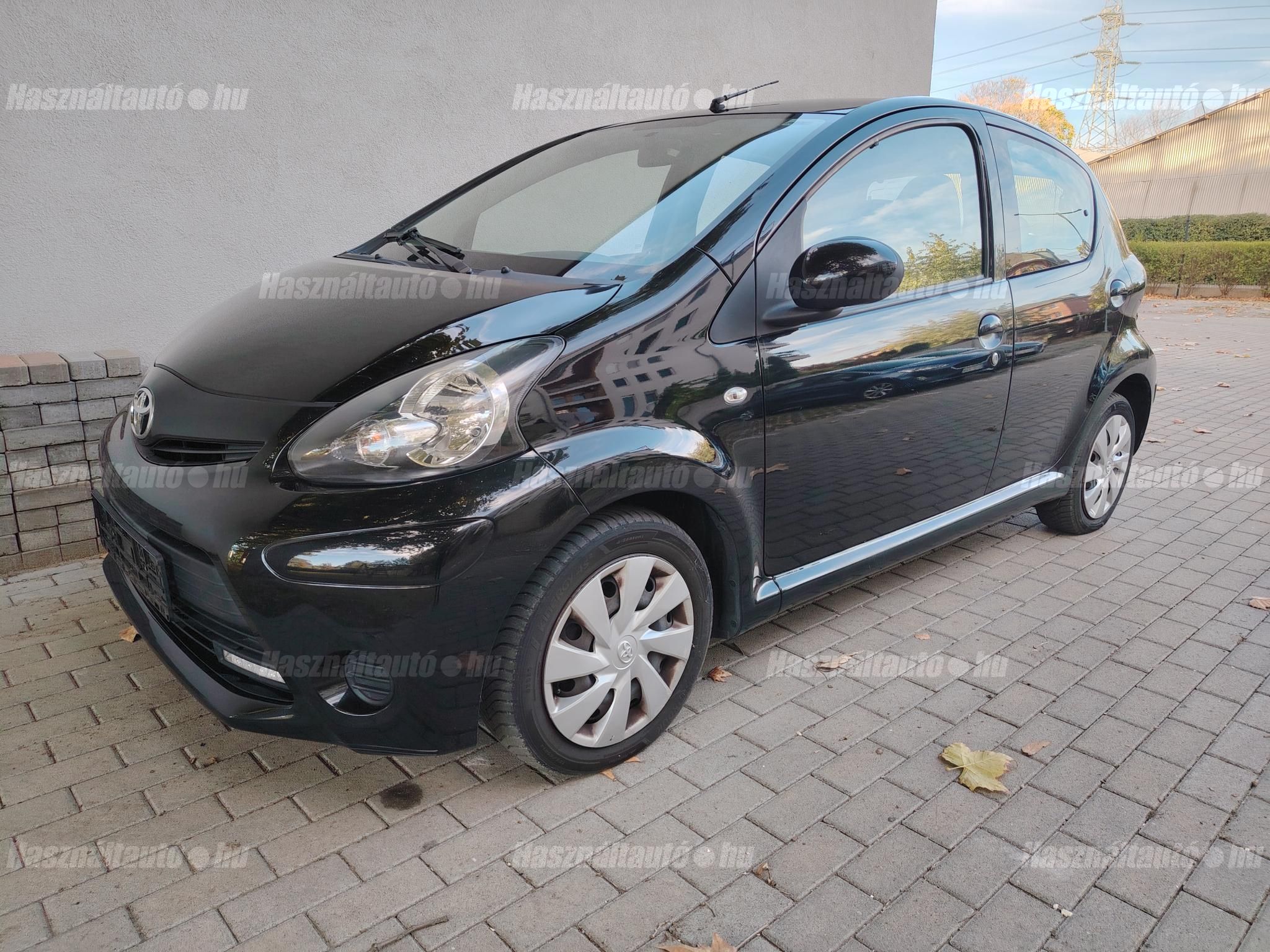 TOYOTA AYGO 2013/8 - 1