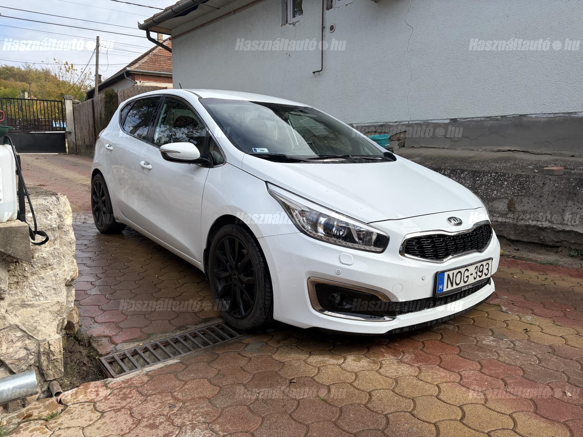 KIA CEE'D 2016/5 - 1