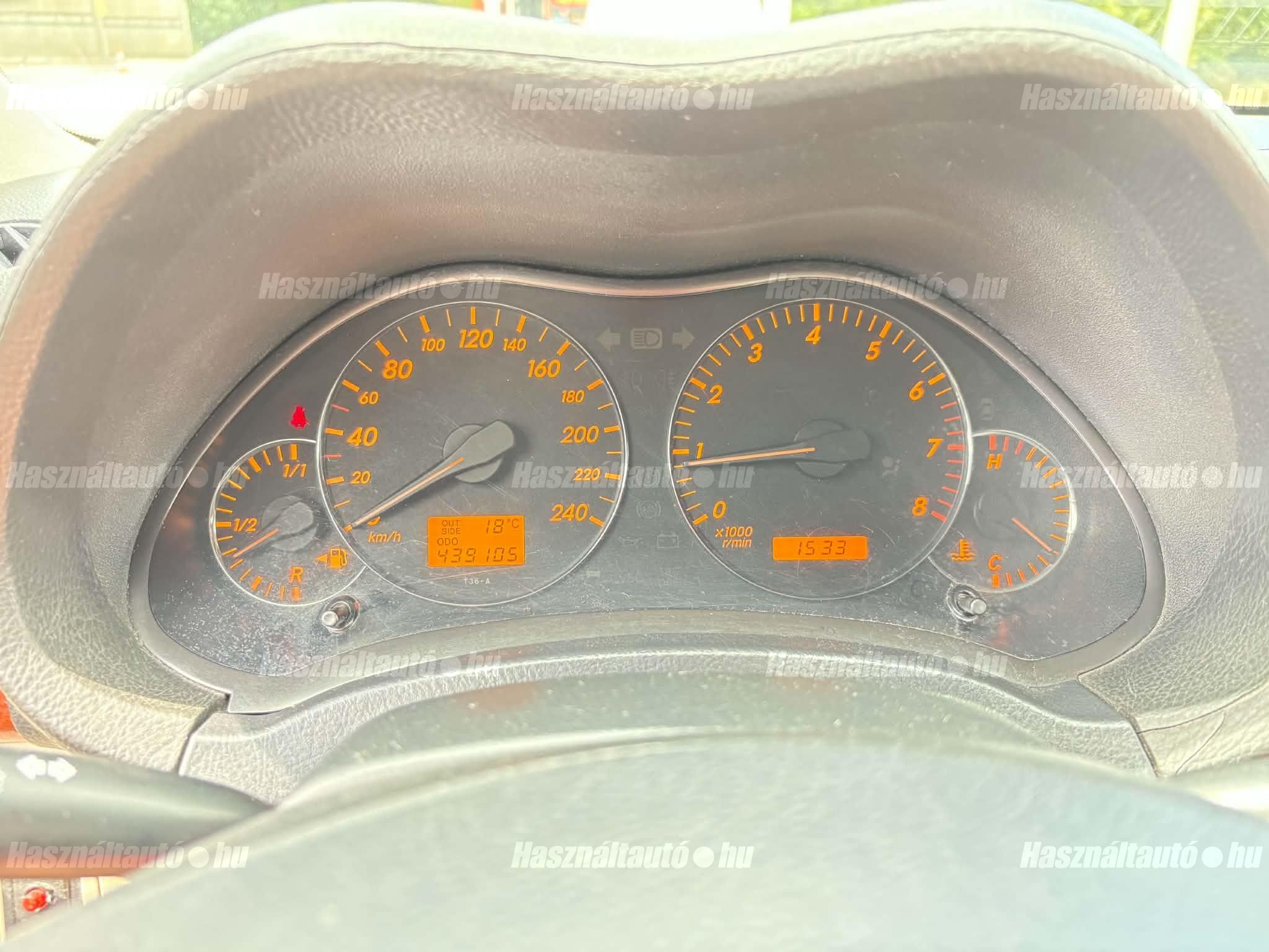 TOYOTA AVENSIS 2003/7 - 1