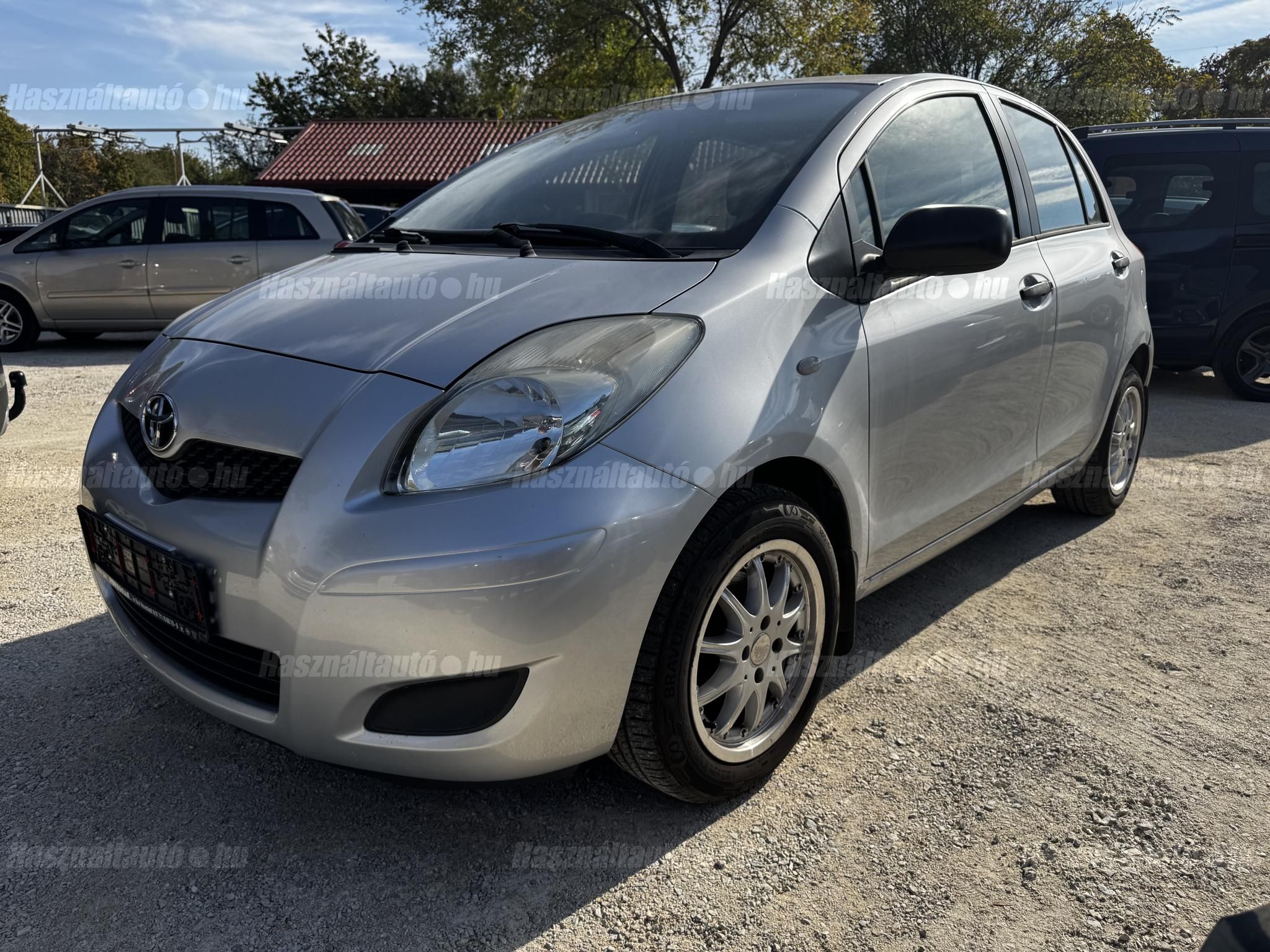 TOYOTA YARIS 2011/6 - 1