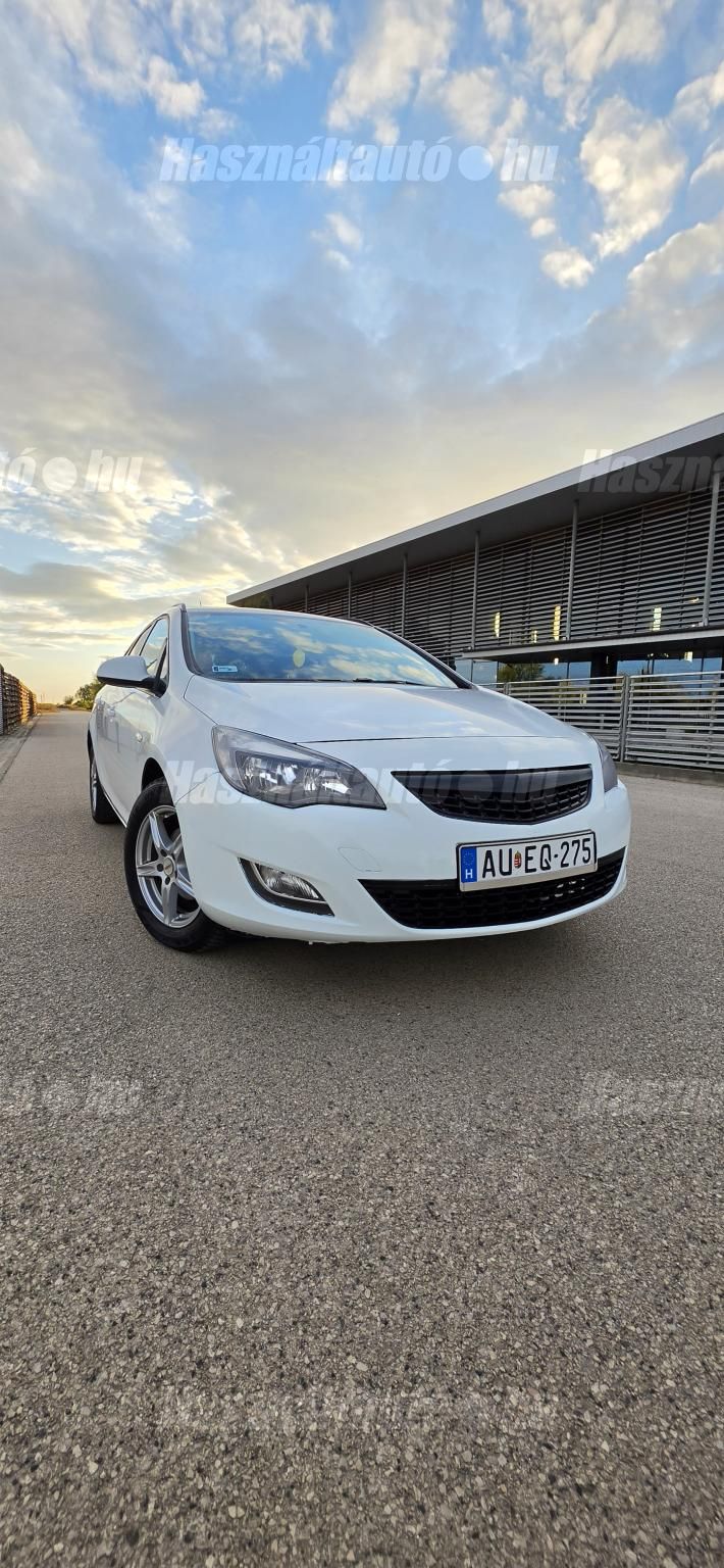 OPEL ASTRA J 2011/11 - 1