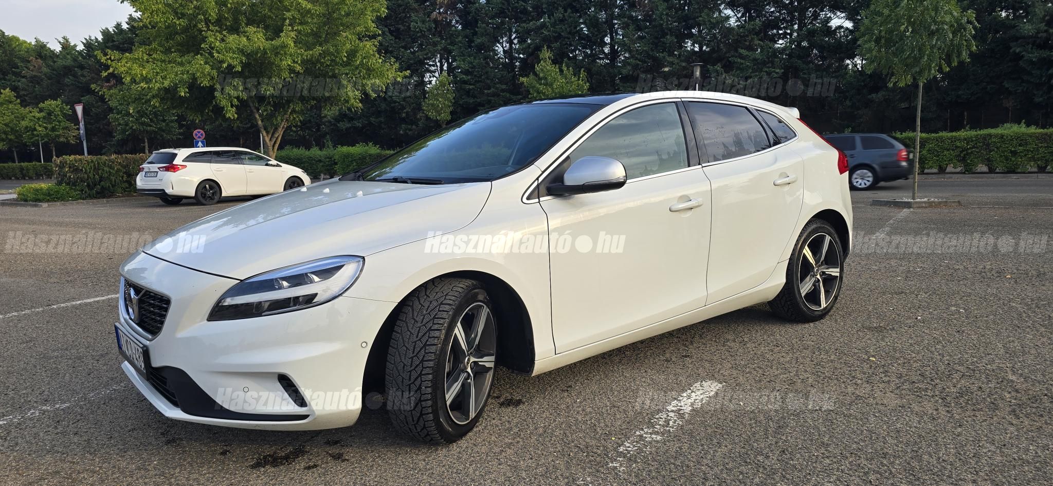 VOLVO V40 2019 - 1