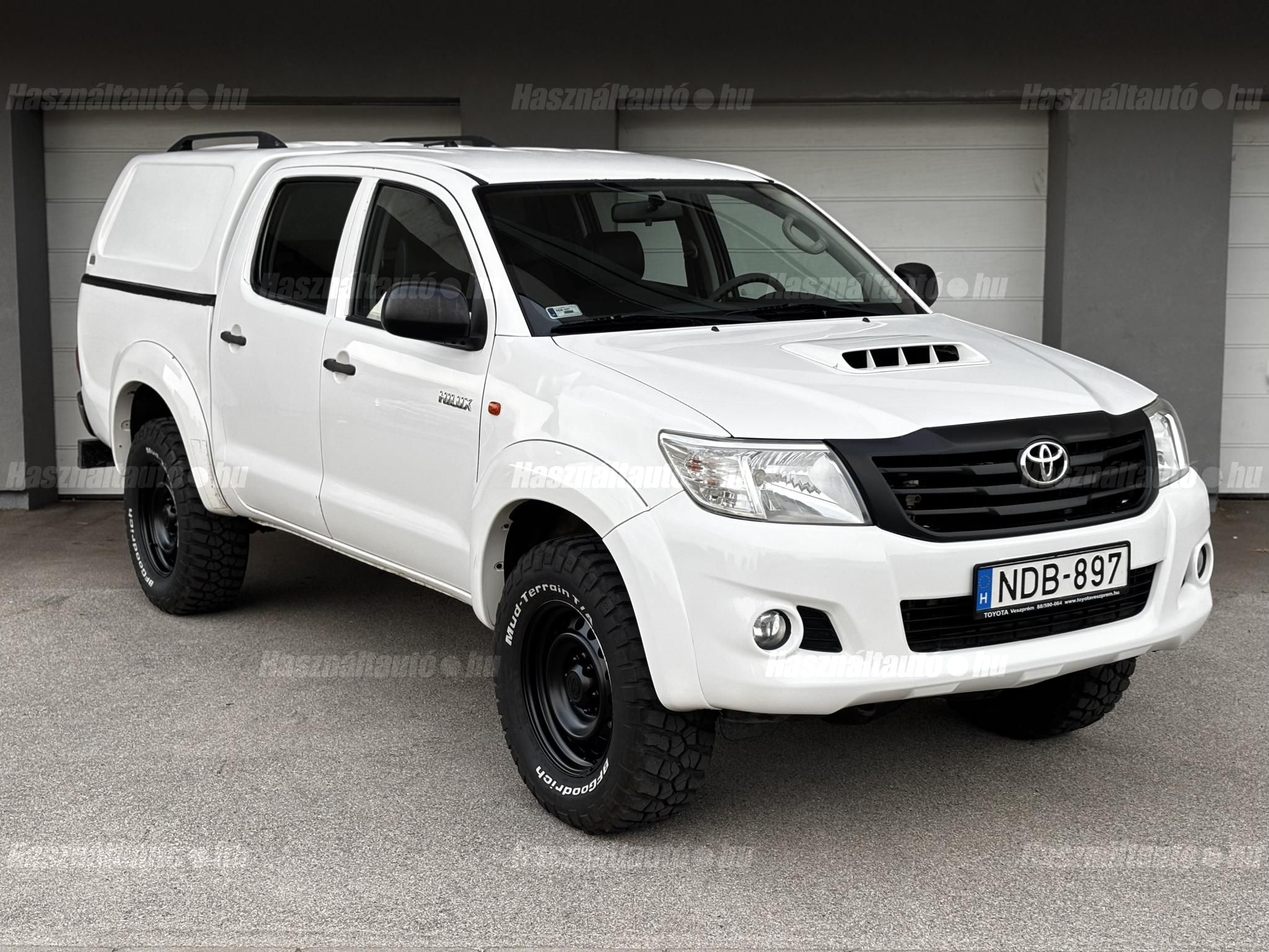 TOYOTA HILUX 2015/5 - 1