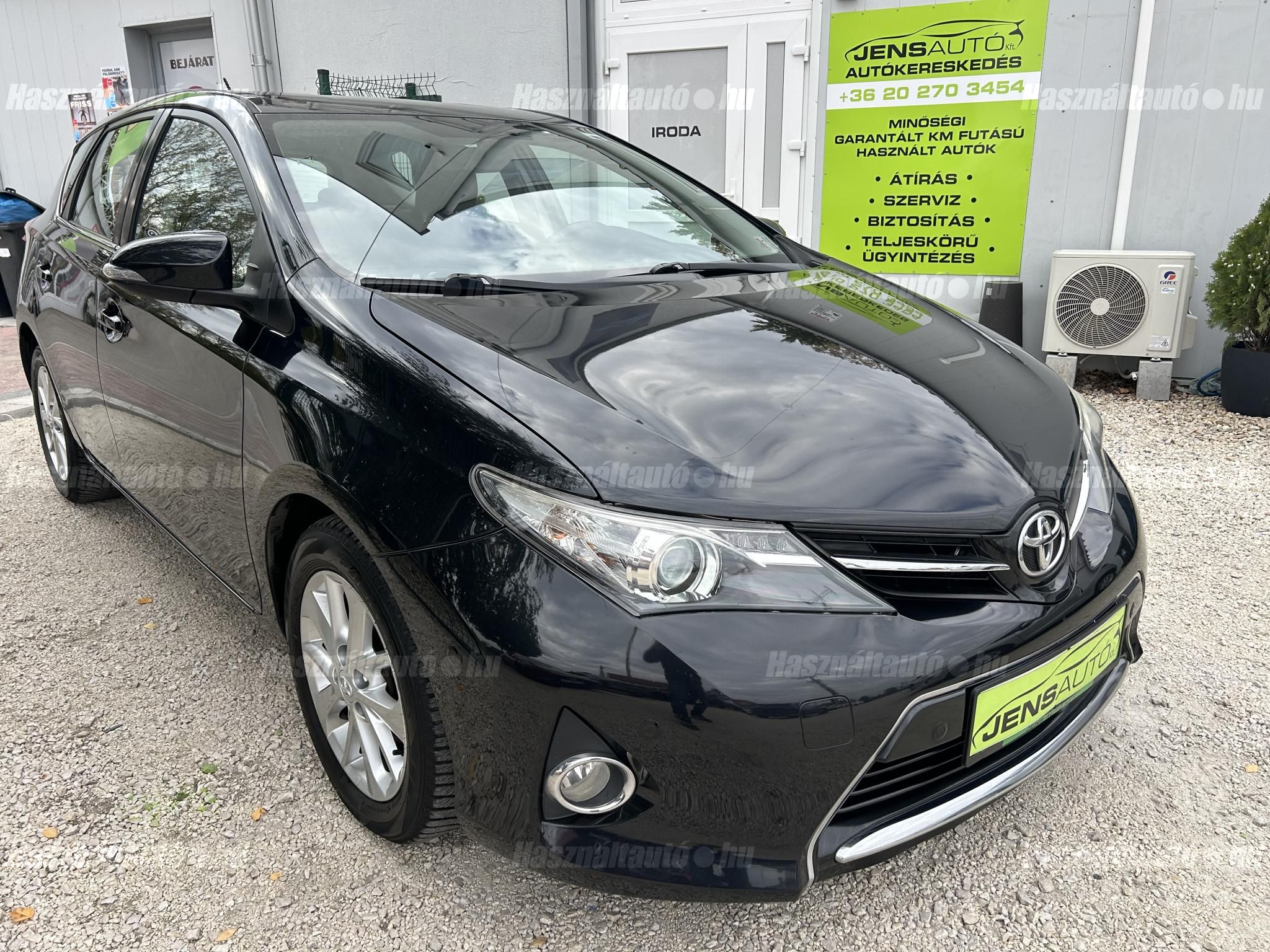 TOYOTA AURIS 2013/8 - 1