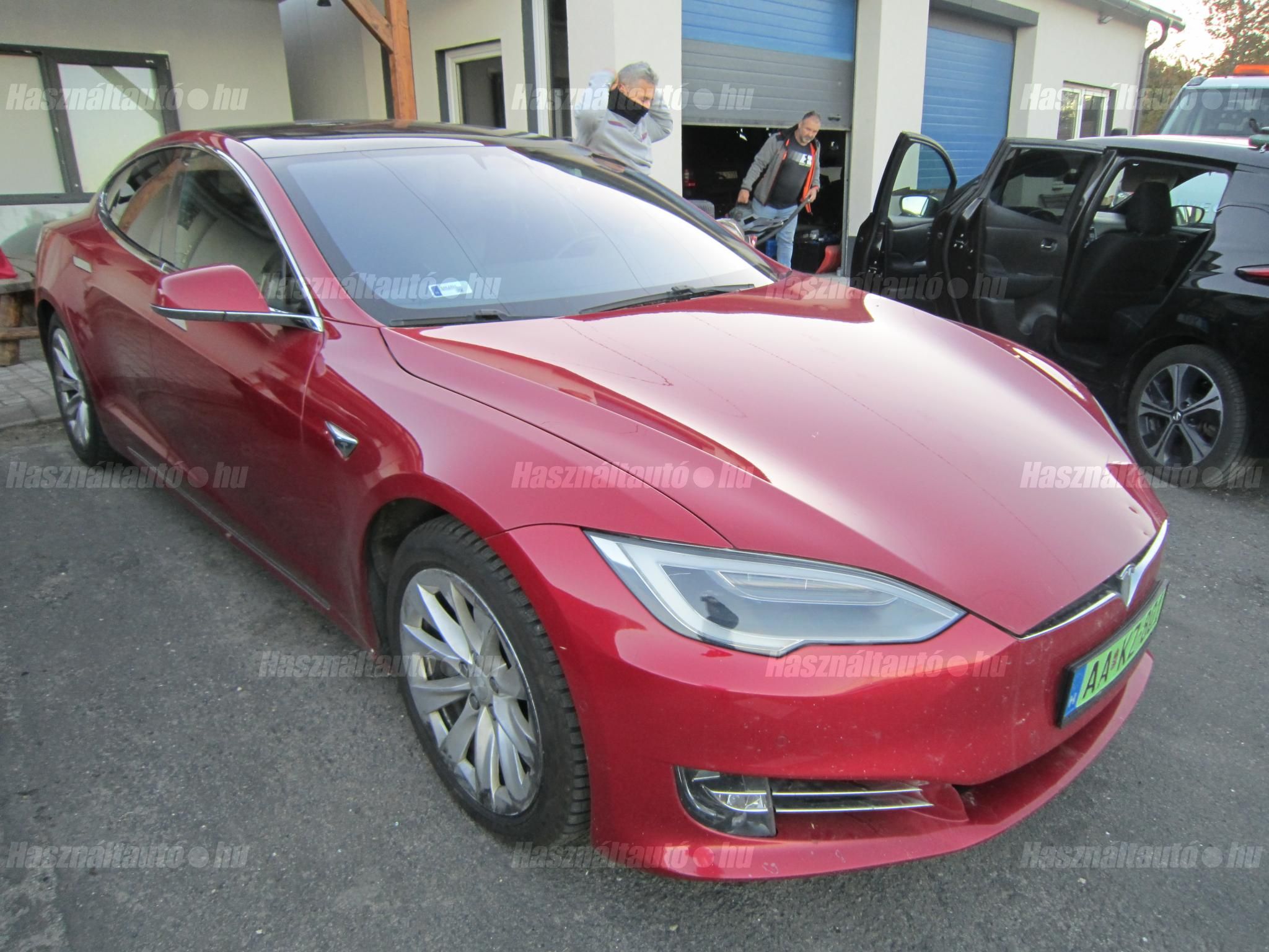 TESLA MODEL S 2018/3 - 1