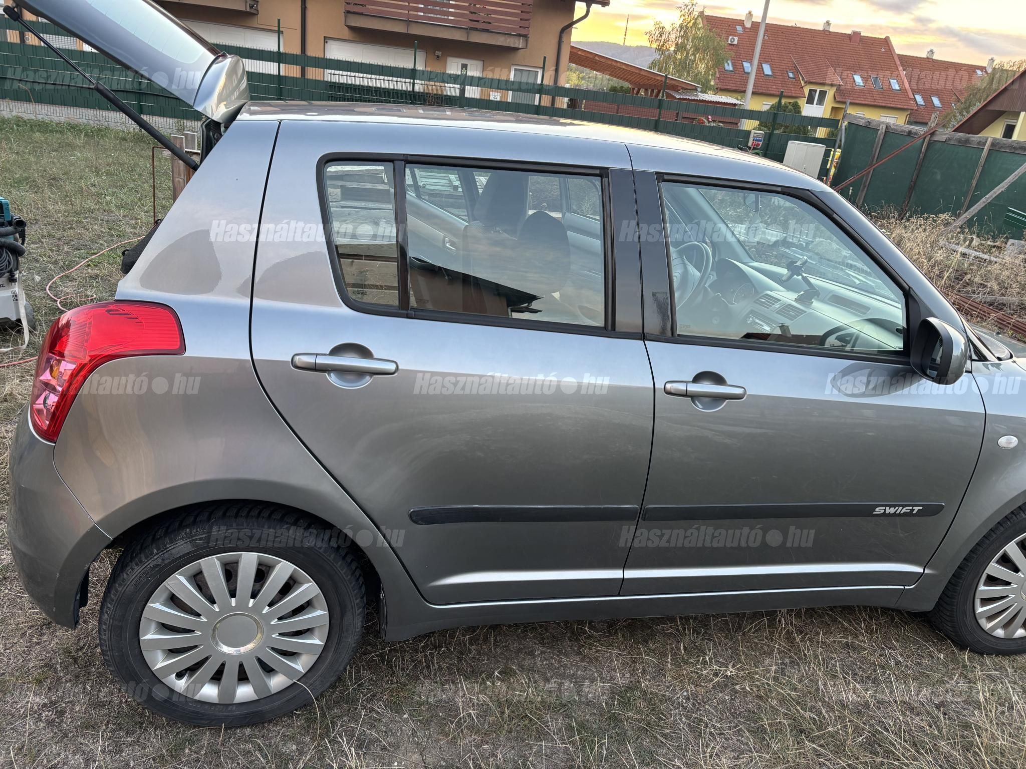 SUZUKI SWIFT 2010/9 - 1