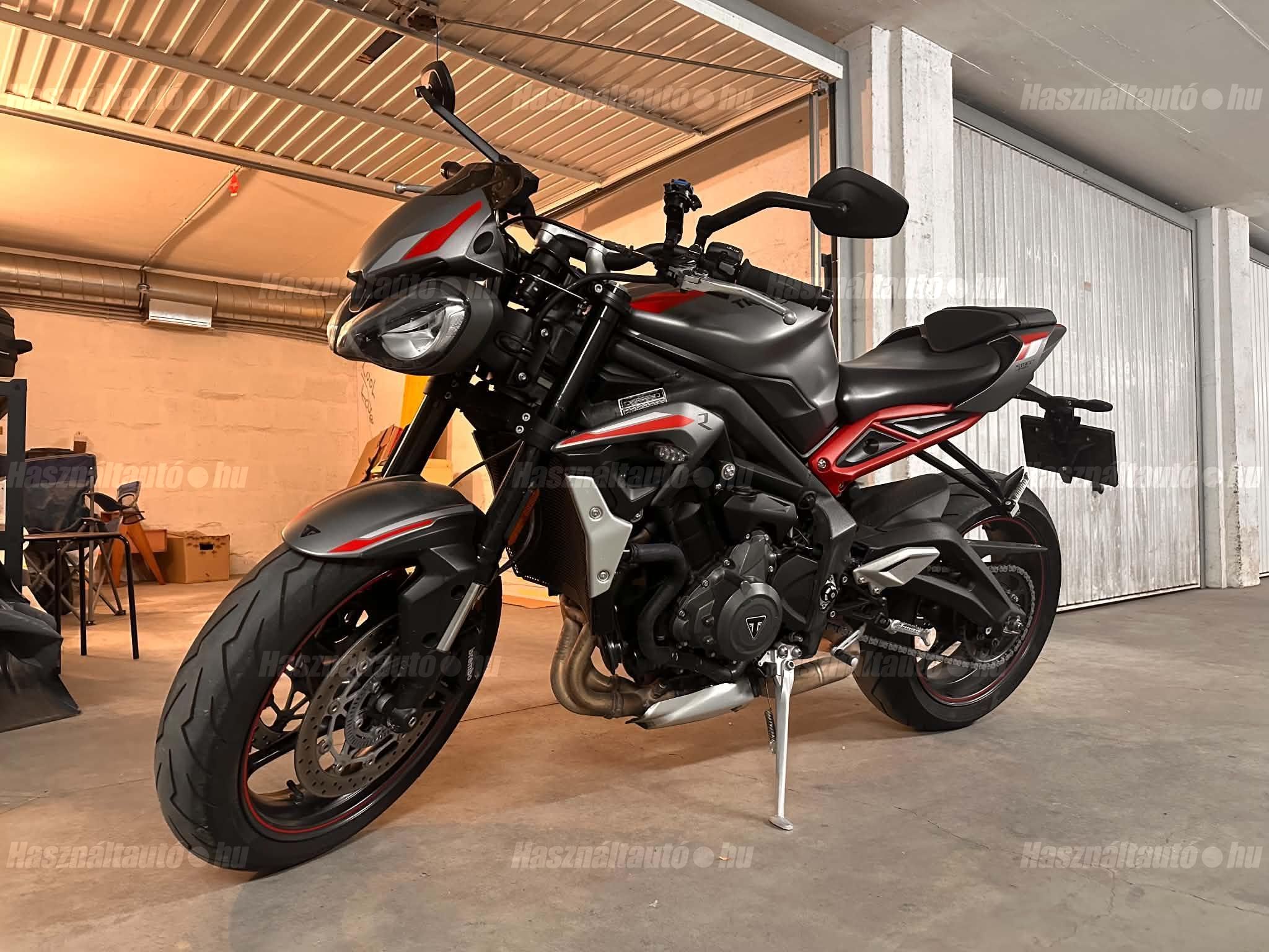 TRIUMPH STREET TRIPLE 2021/6 - 1
