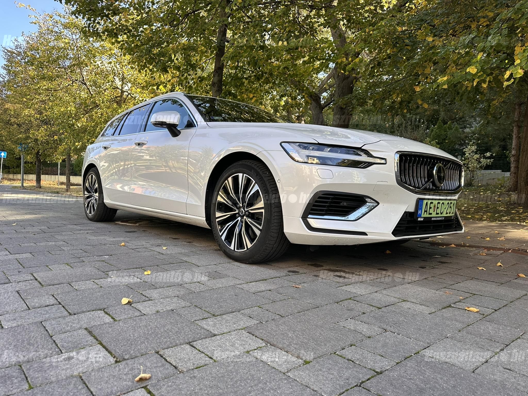 VOLVO V60 2023/10 - 1