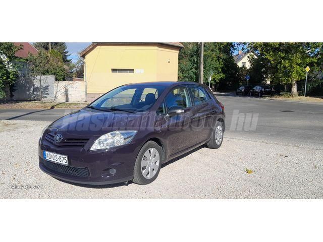 TOYOTA AURIS 2010 - 1
