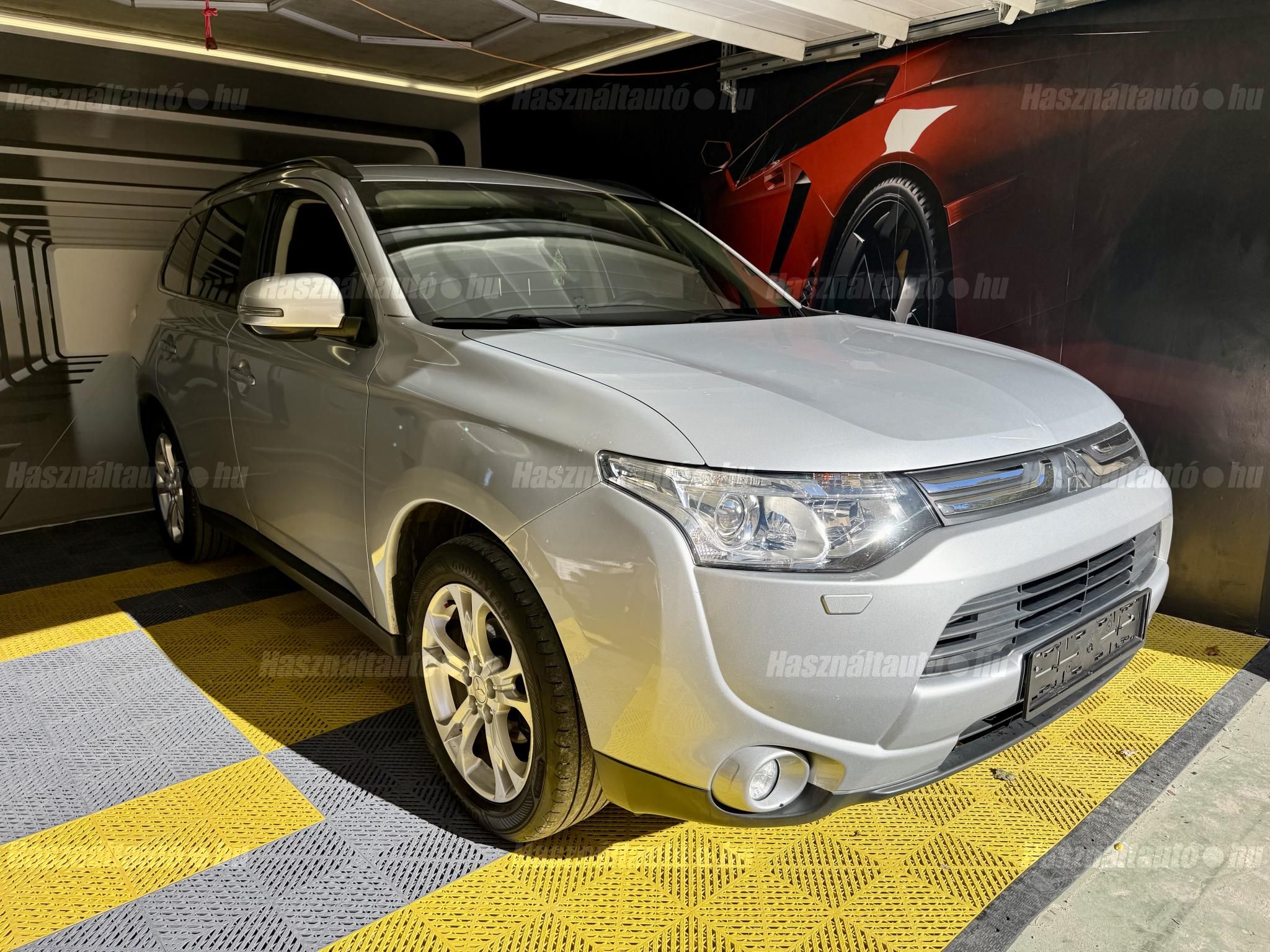 MITSUBISHI OUTLANDER 2013/12 - 1