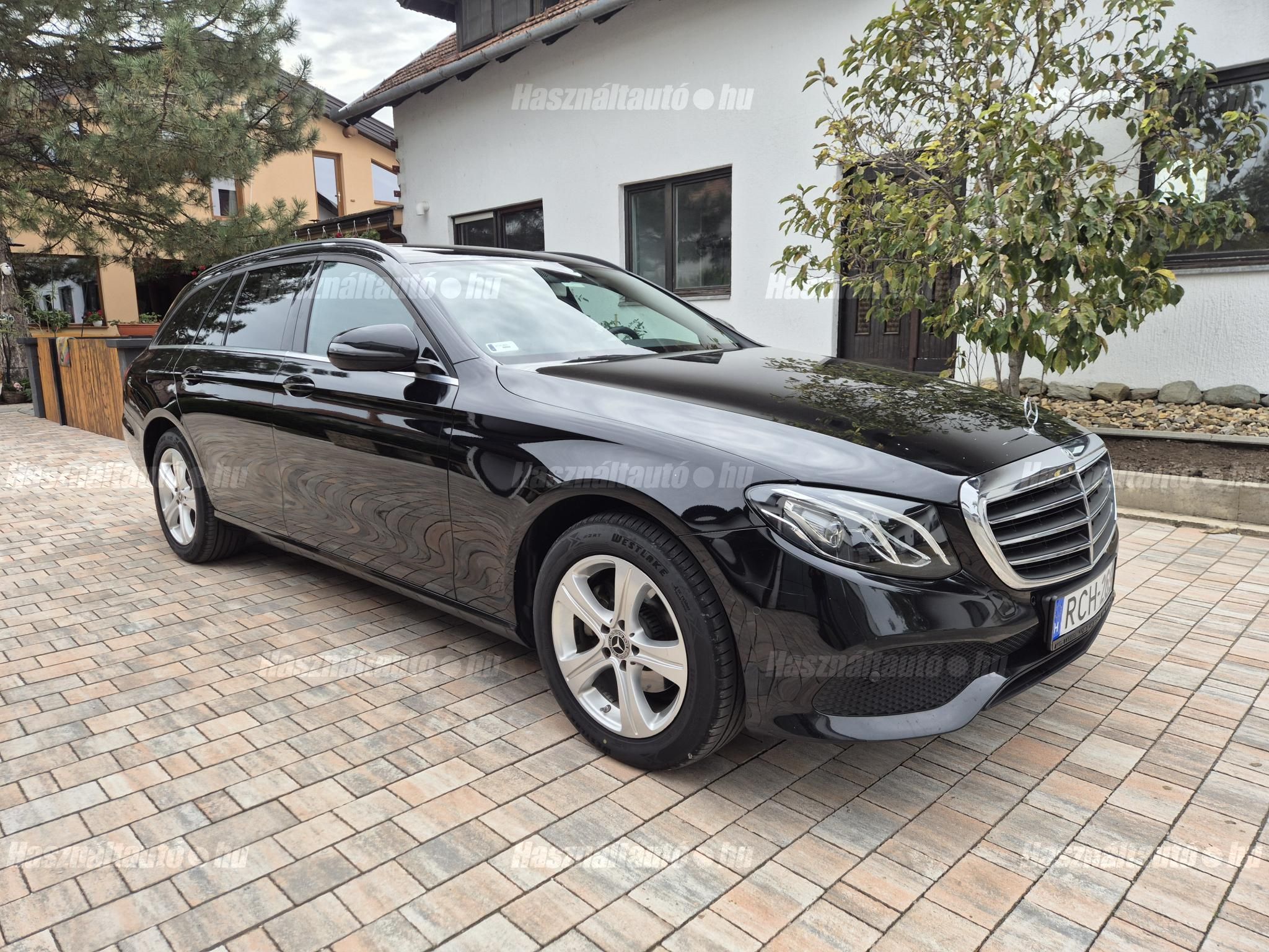 MERCEDES-BENZ E 200 2017/8 - 1