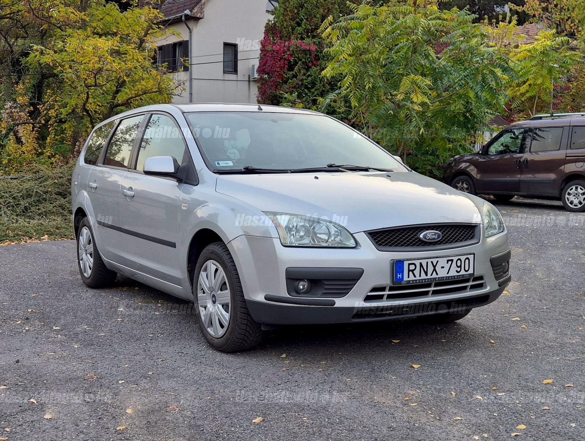 Típusváltás miatt eladóvá vált édesanyám szeretett, megkímélt Ford Focus kombija