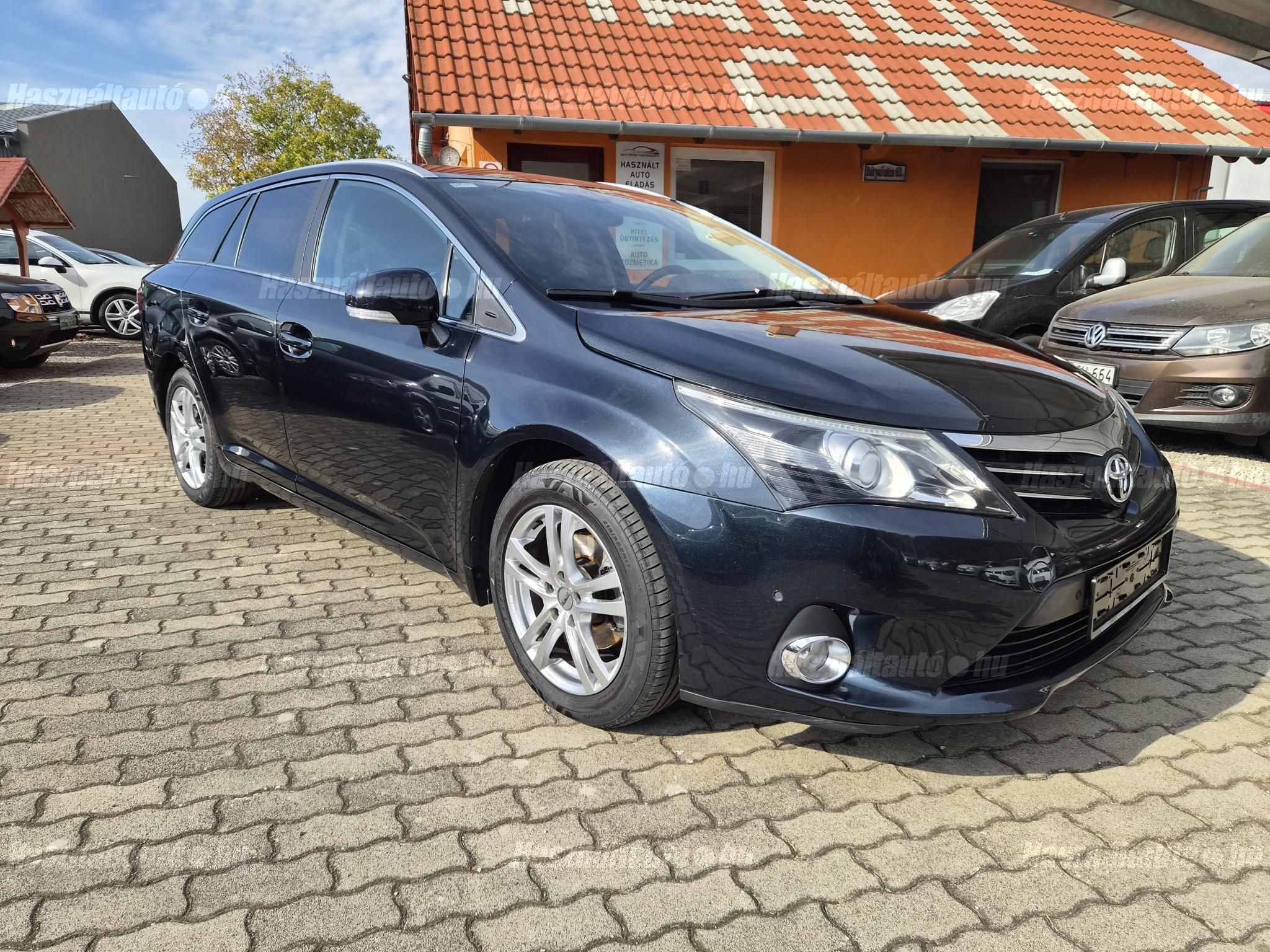 TOYOTA AVENSIS 2013/4 - 1
