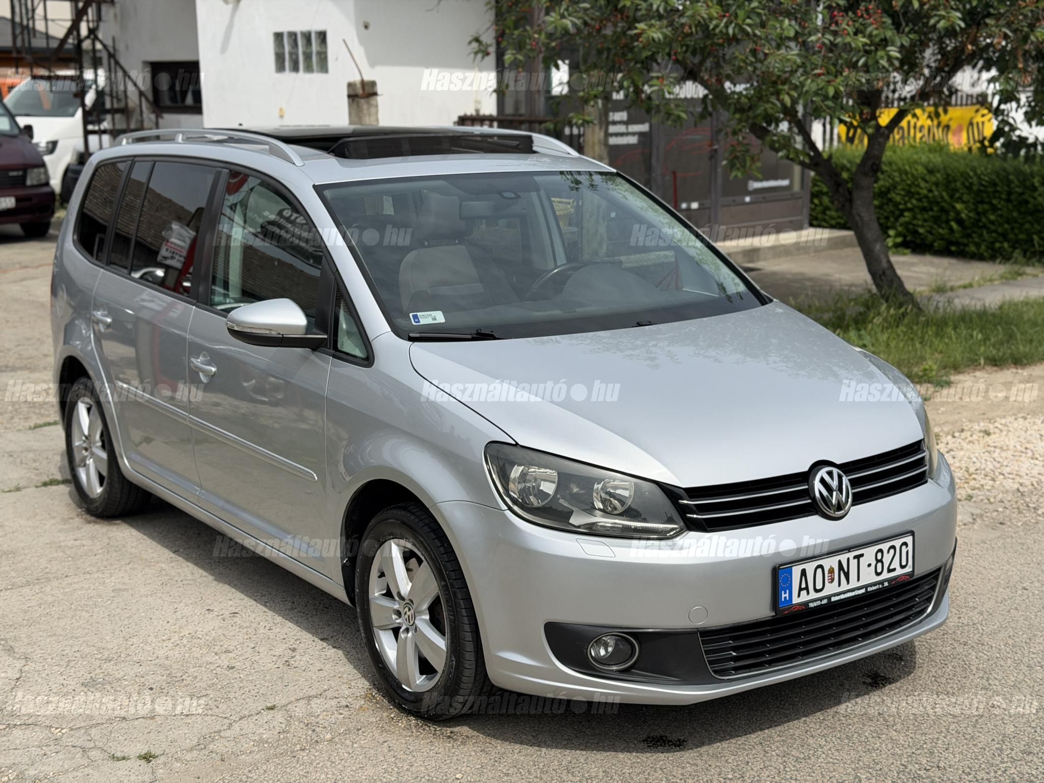 VOLKSWAGEN TOURAN 2010 - 1