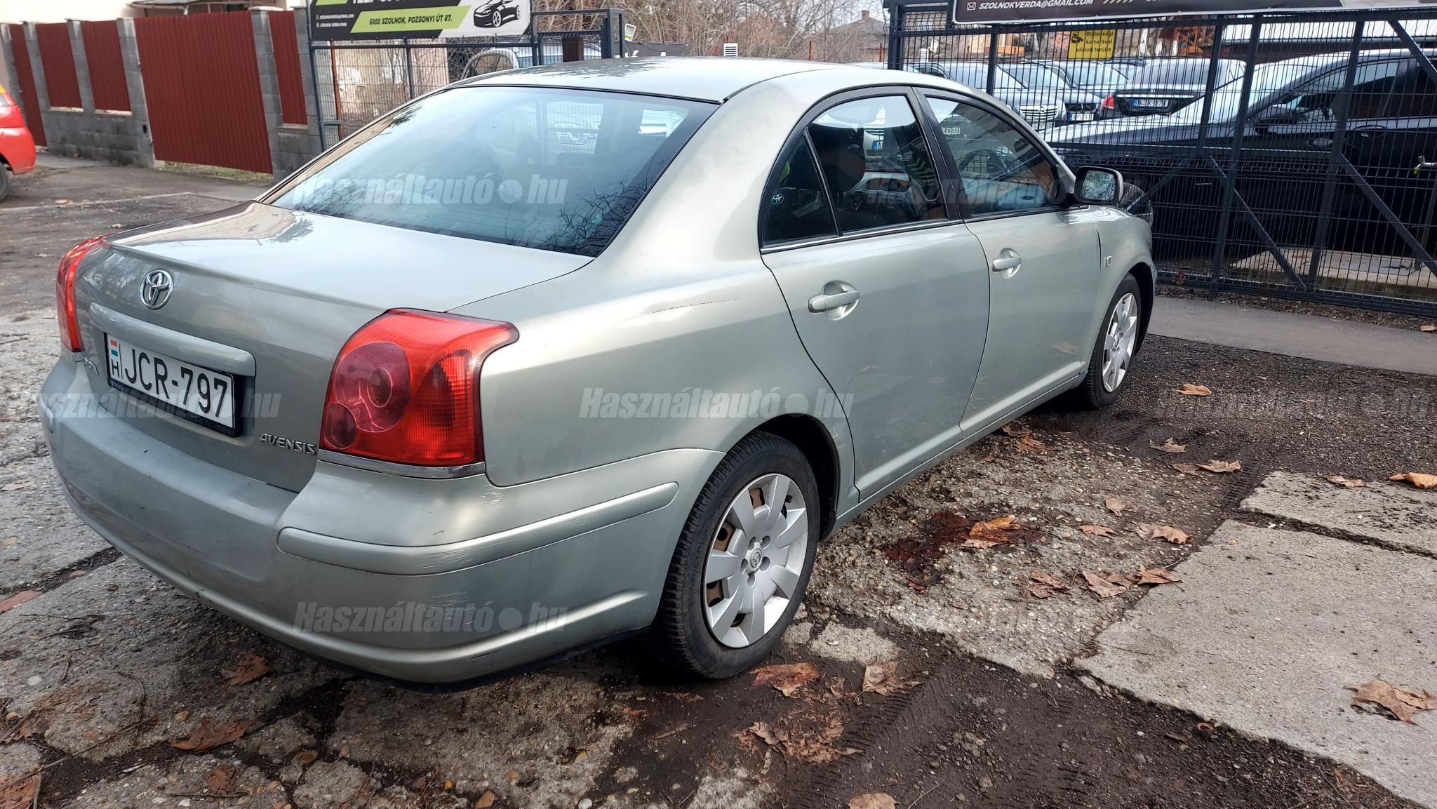 TOYOTA AVENSIS 2003/4 - 1