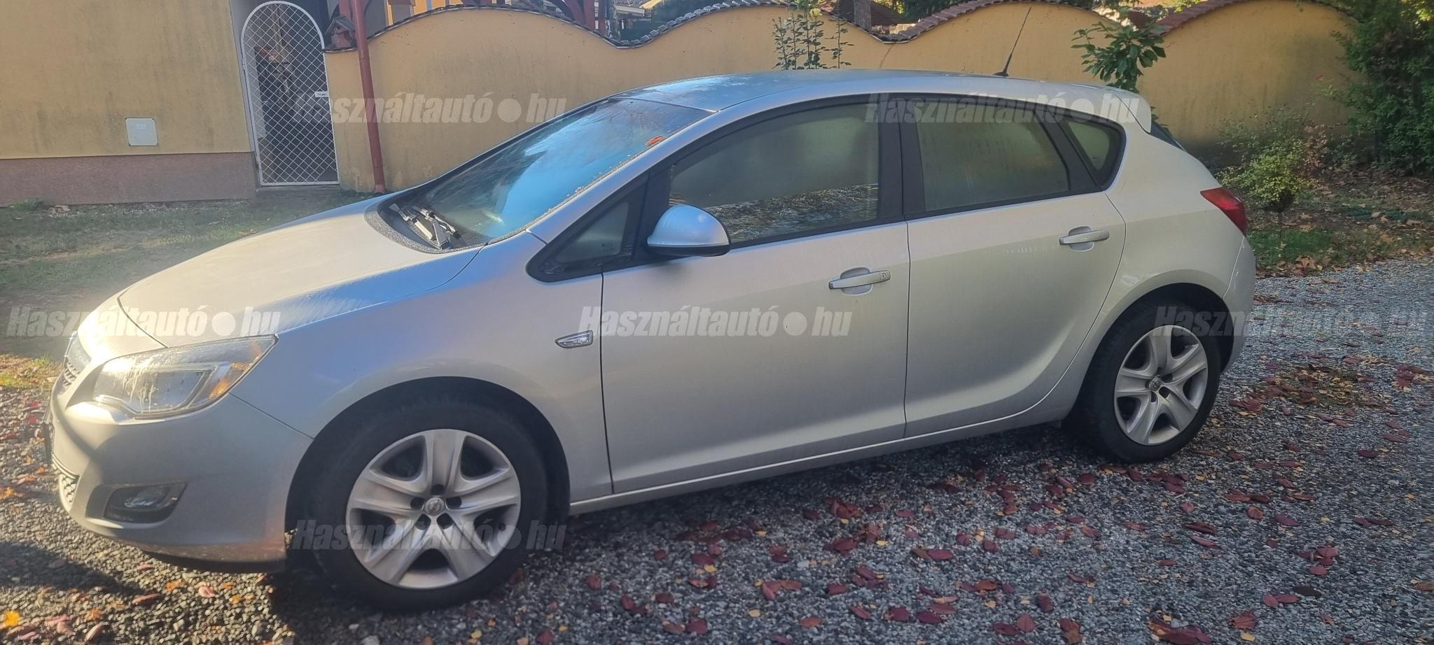 OPEL ASTRA 2011/6 - 1