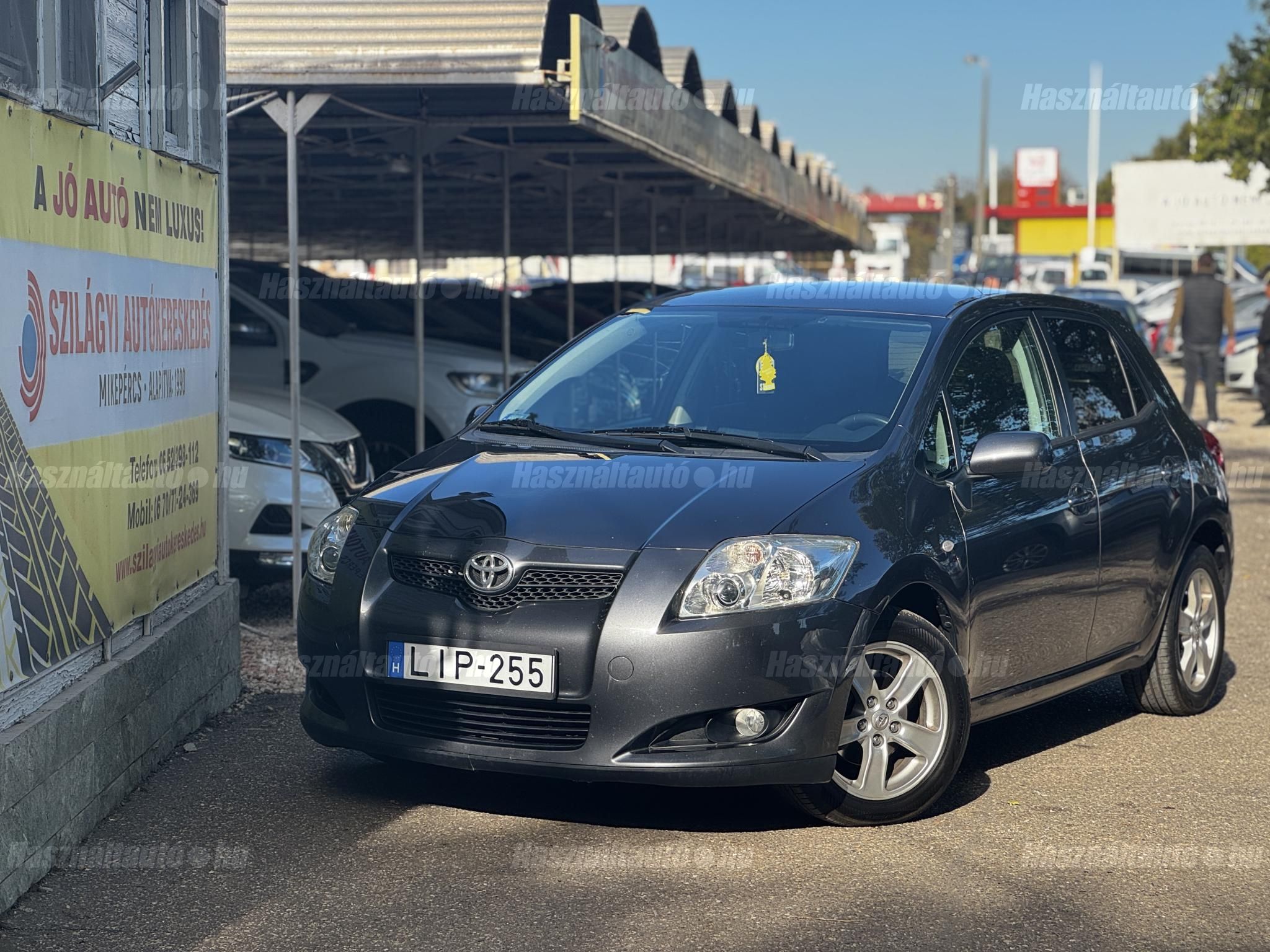 TOYOTA AURIS 2008/9 - 1