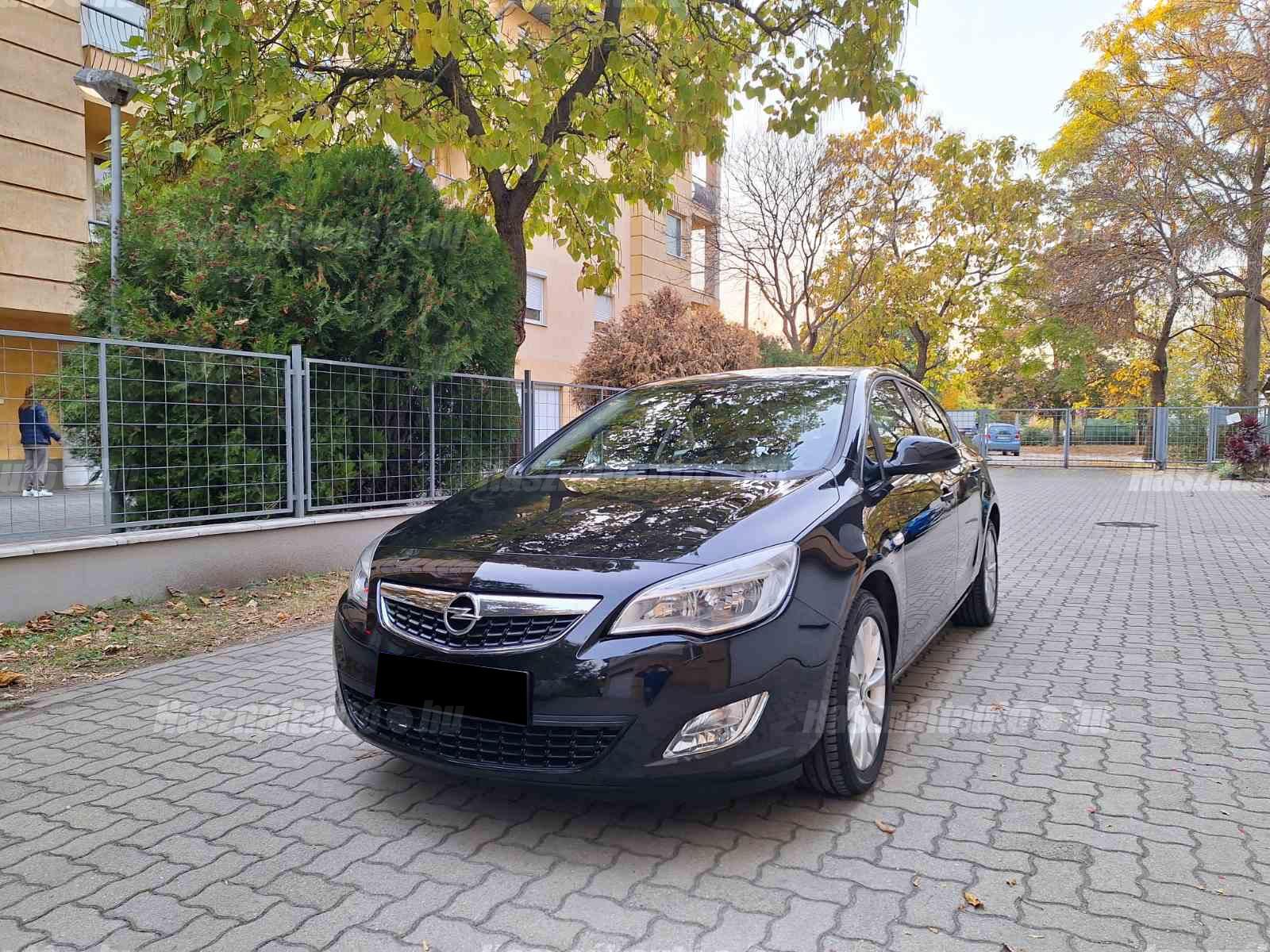 OPEL ASTRA J 2011/4 - 1