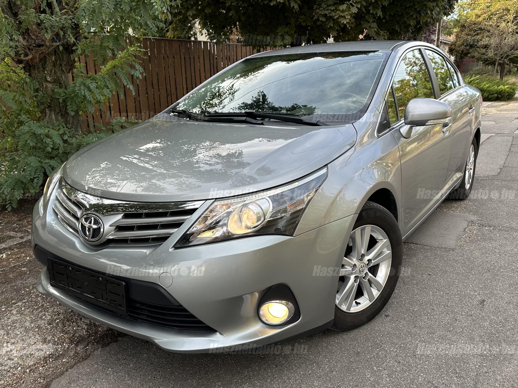 TOYOTA AVENSIS 2012/3 - 1