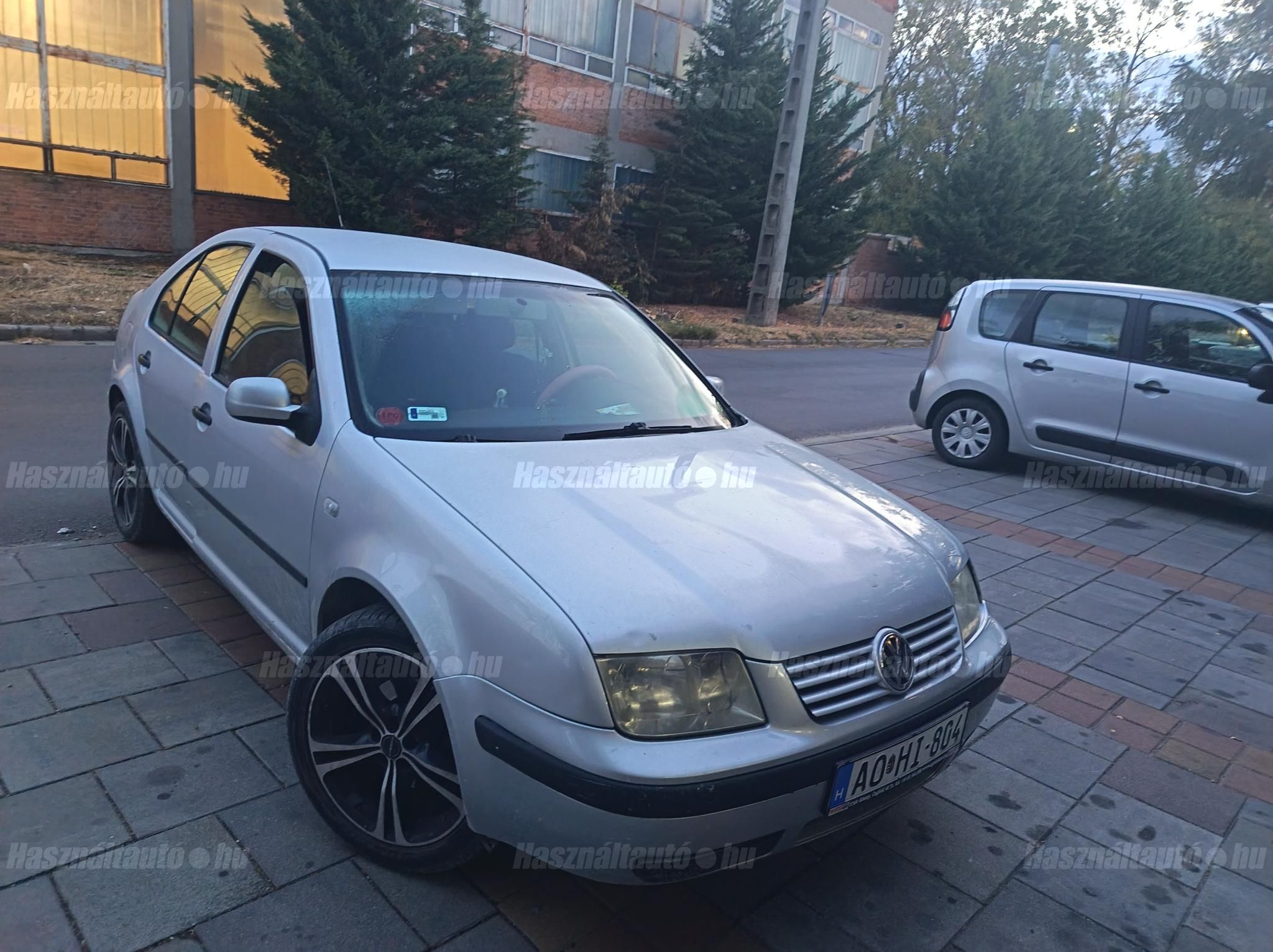 VOLKSWAGEN BORA 2003/8 - 1