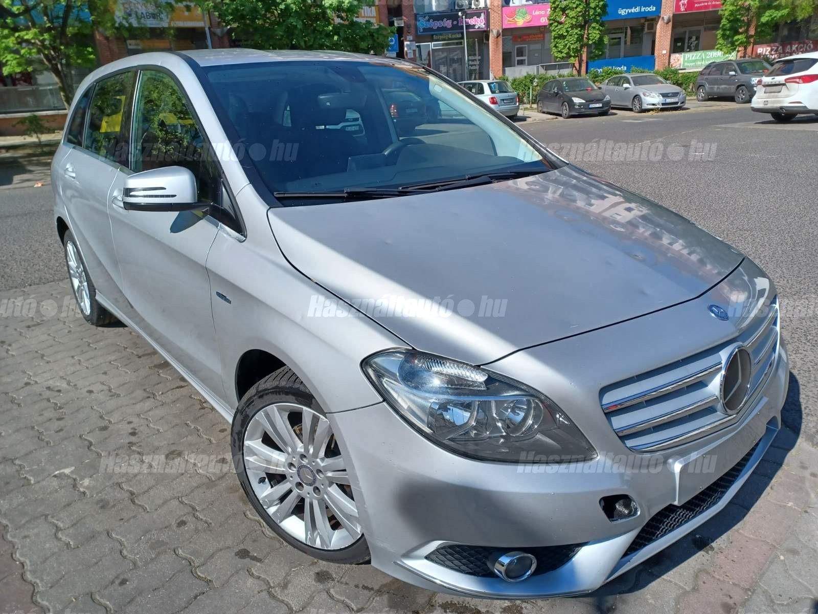 MERCEDES-BENZ B 180 2011 - 1