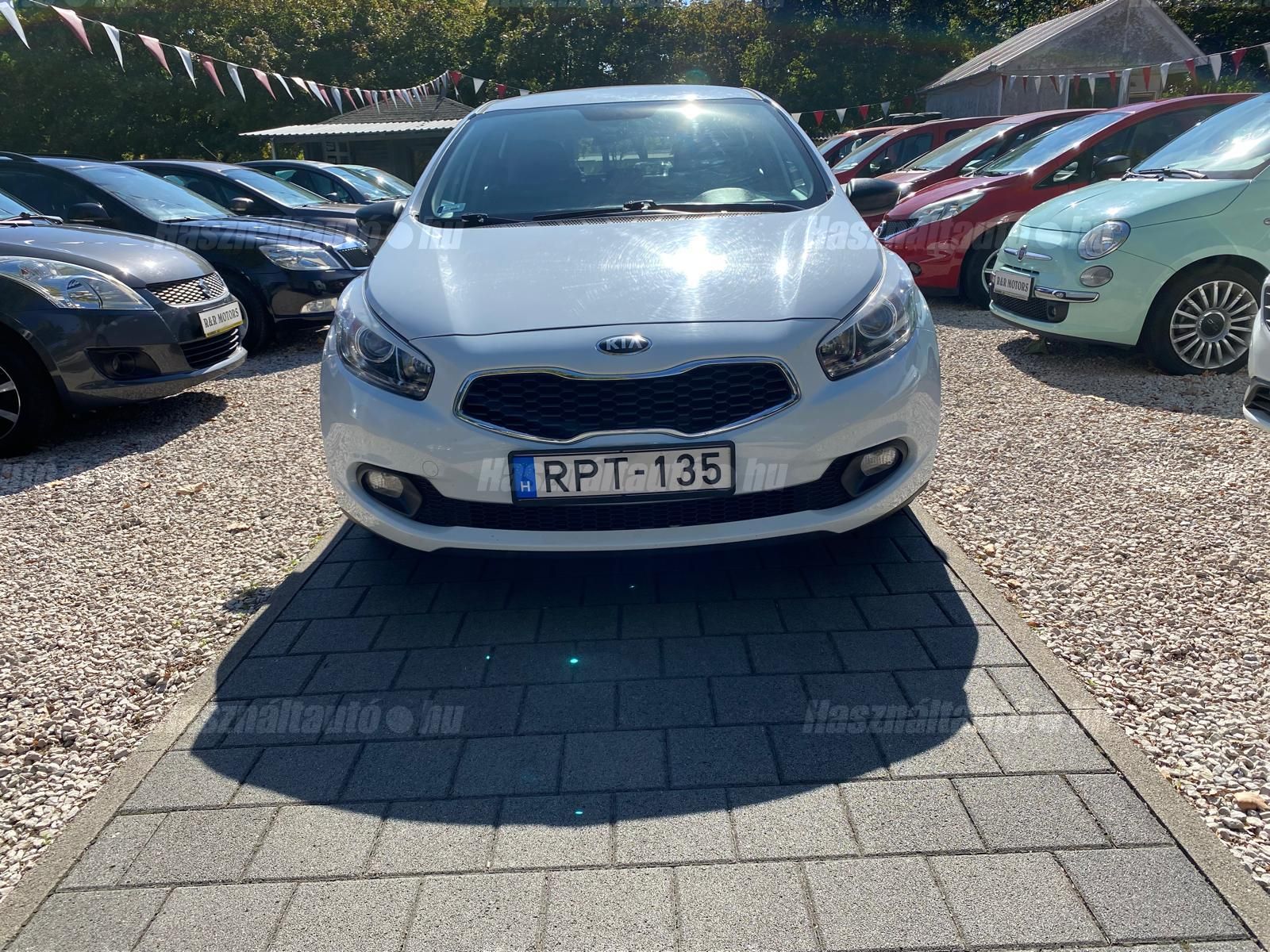 KIA CEE'D 2013/8 - 1