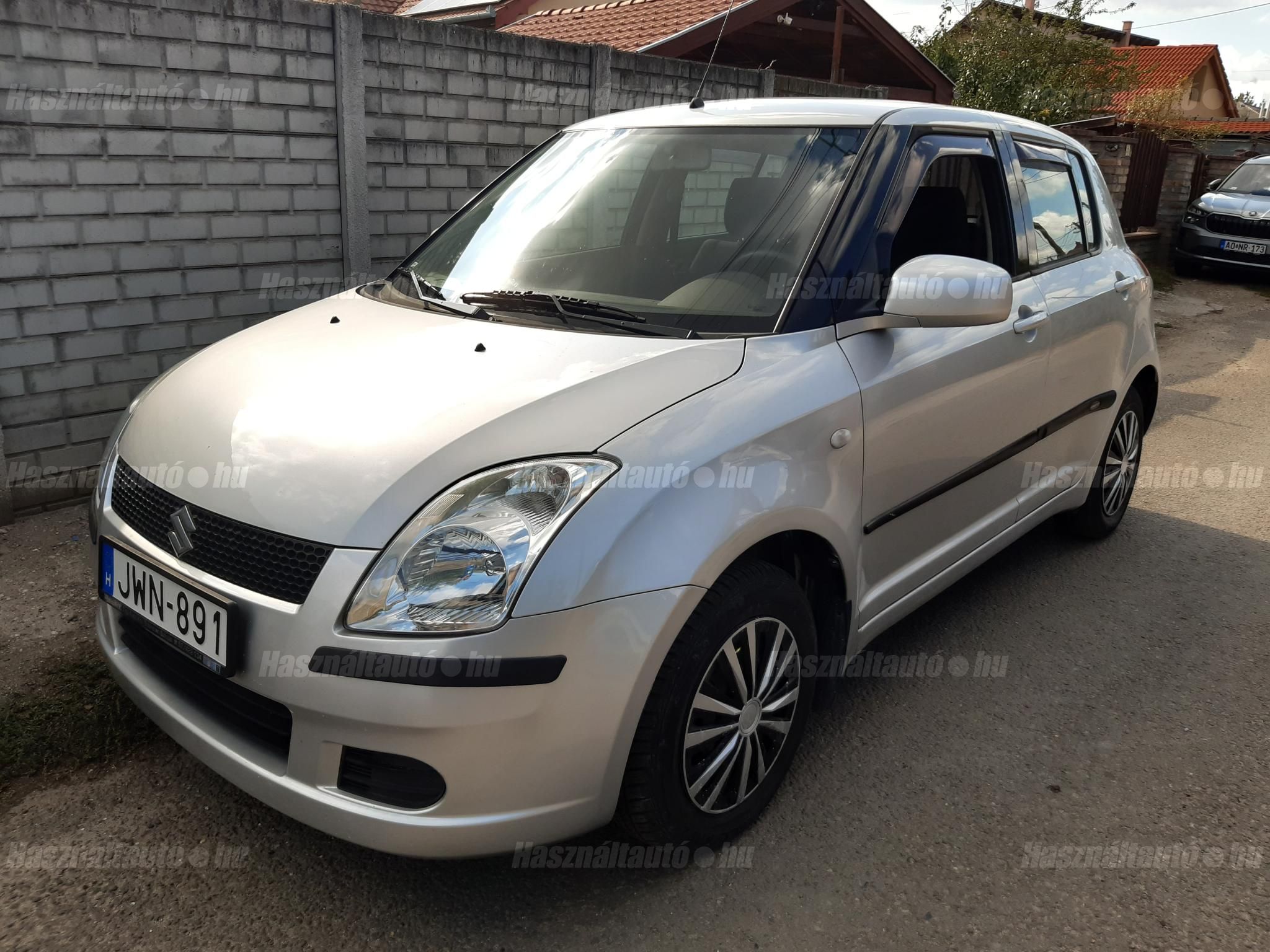 SUZUKI SWIFT 2005/8 - 1