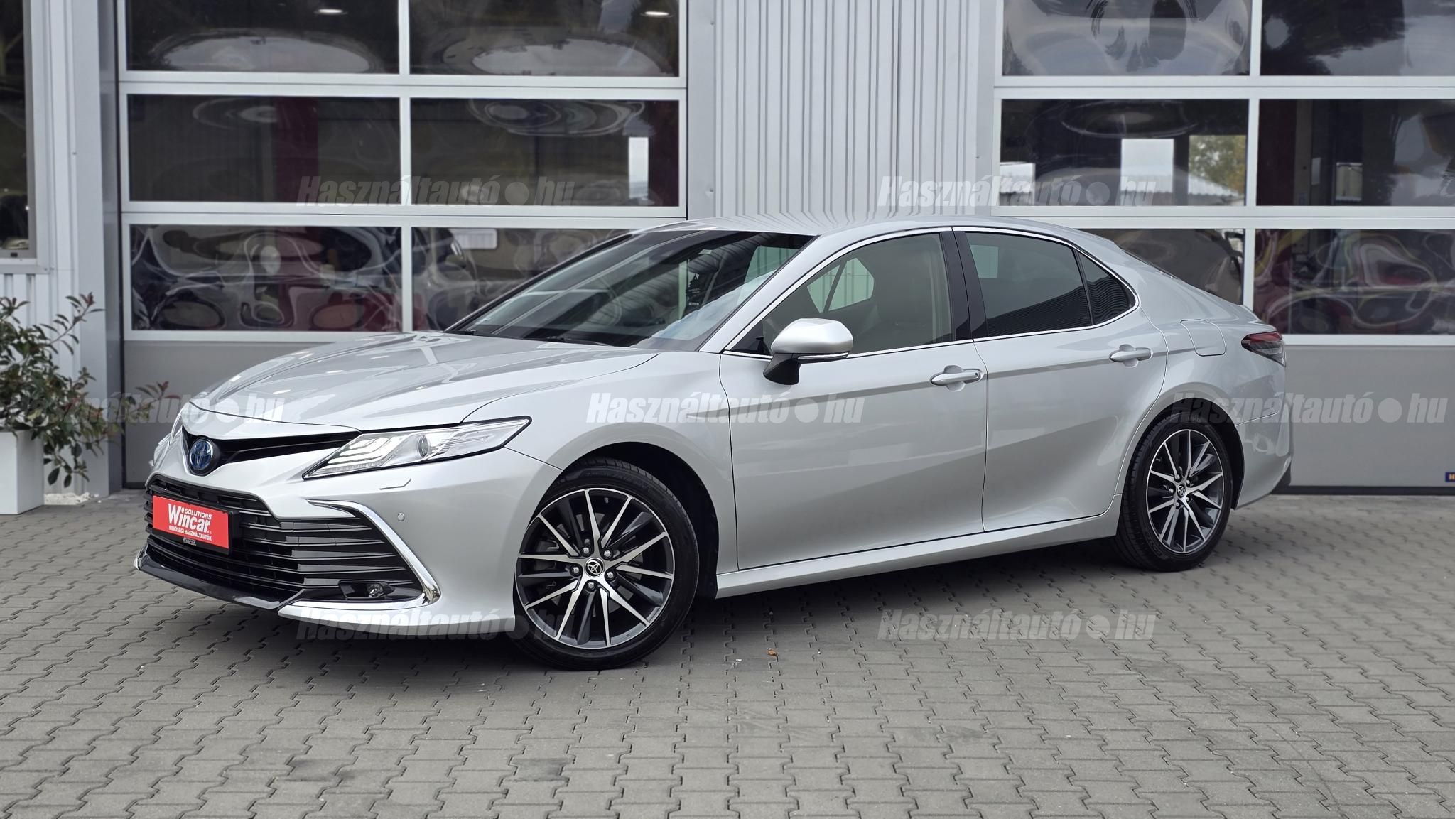 TOYOTA CAMRY 2022/5 - 1