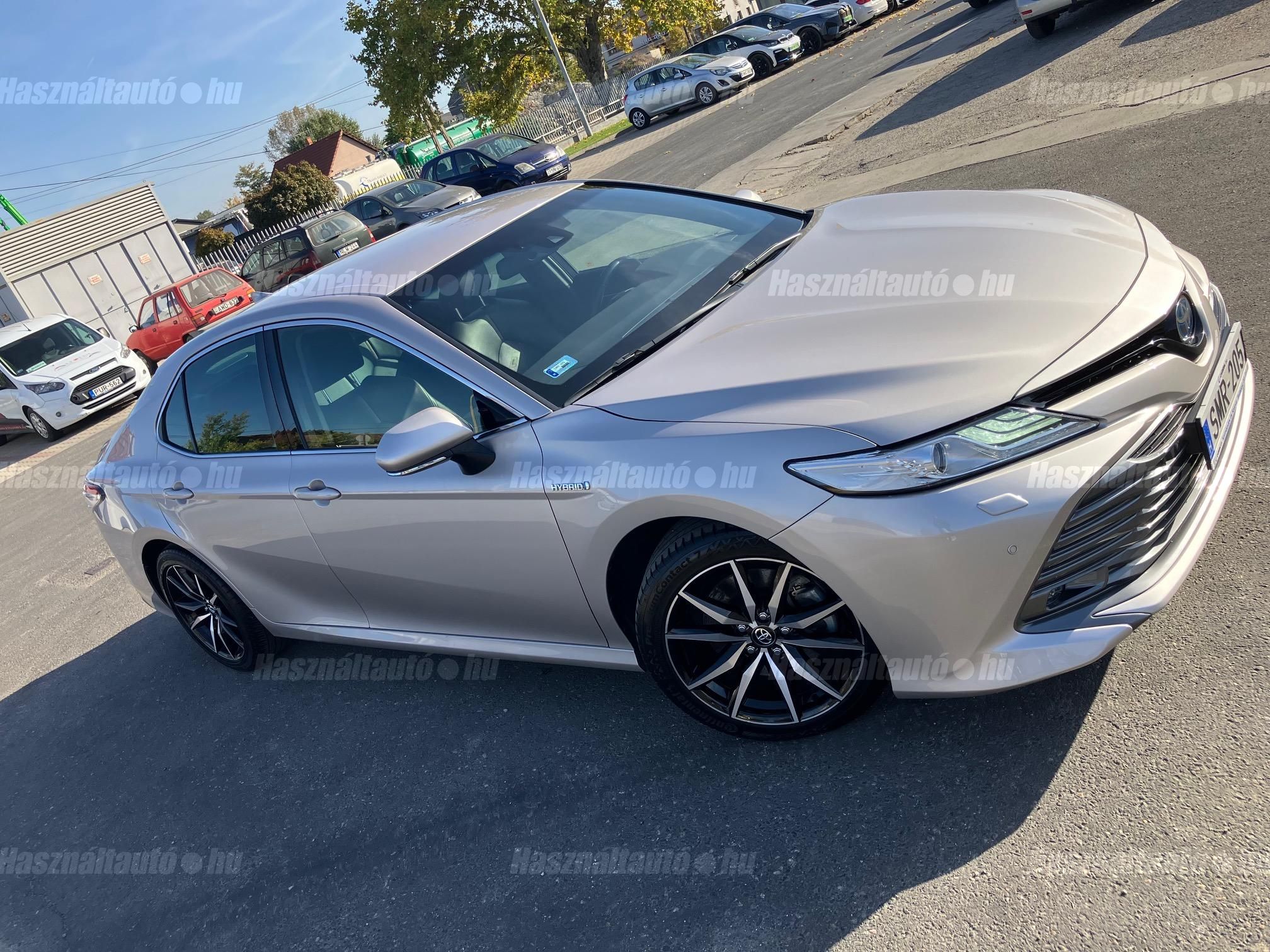 TOYOTA CAMRY 2021/2 - 1