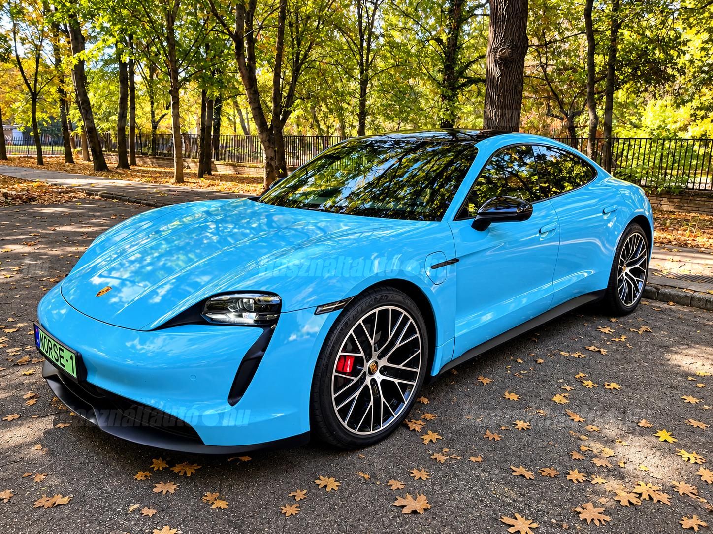 PORSCHE TAYCAN 2021/10 - 1