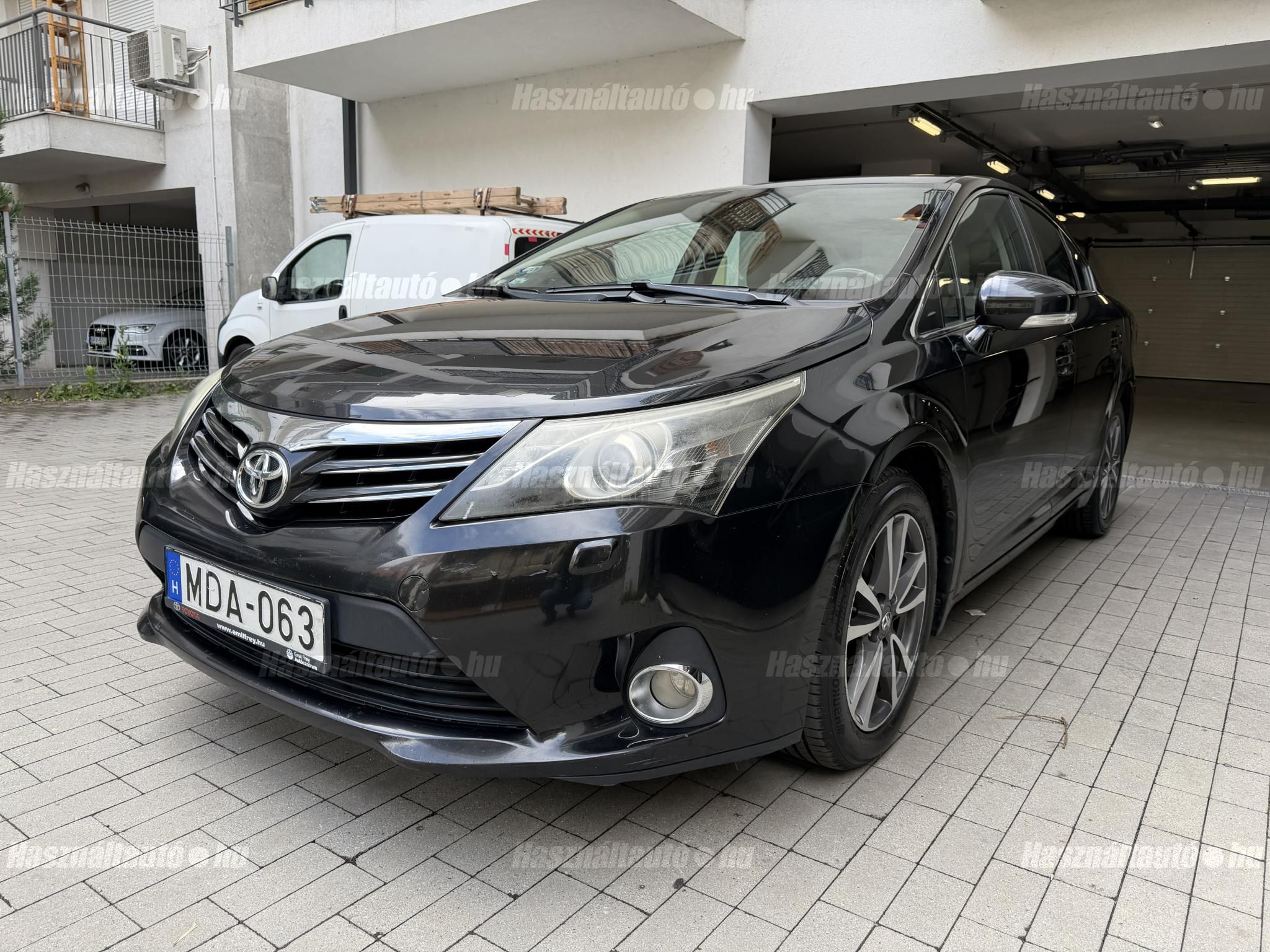 TOYOTA AVENSIS 2012/6 - 1