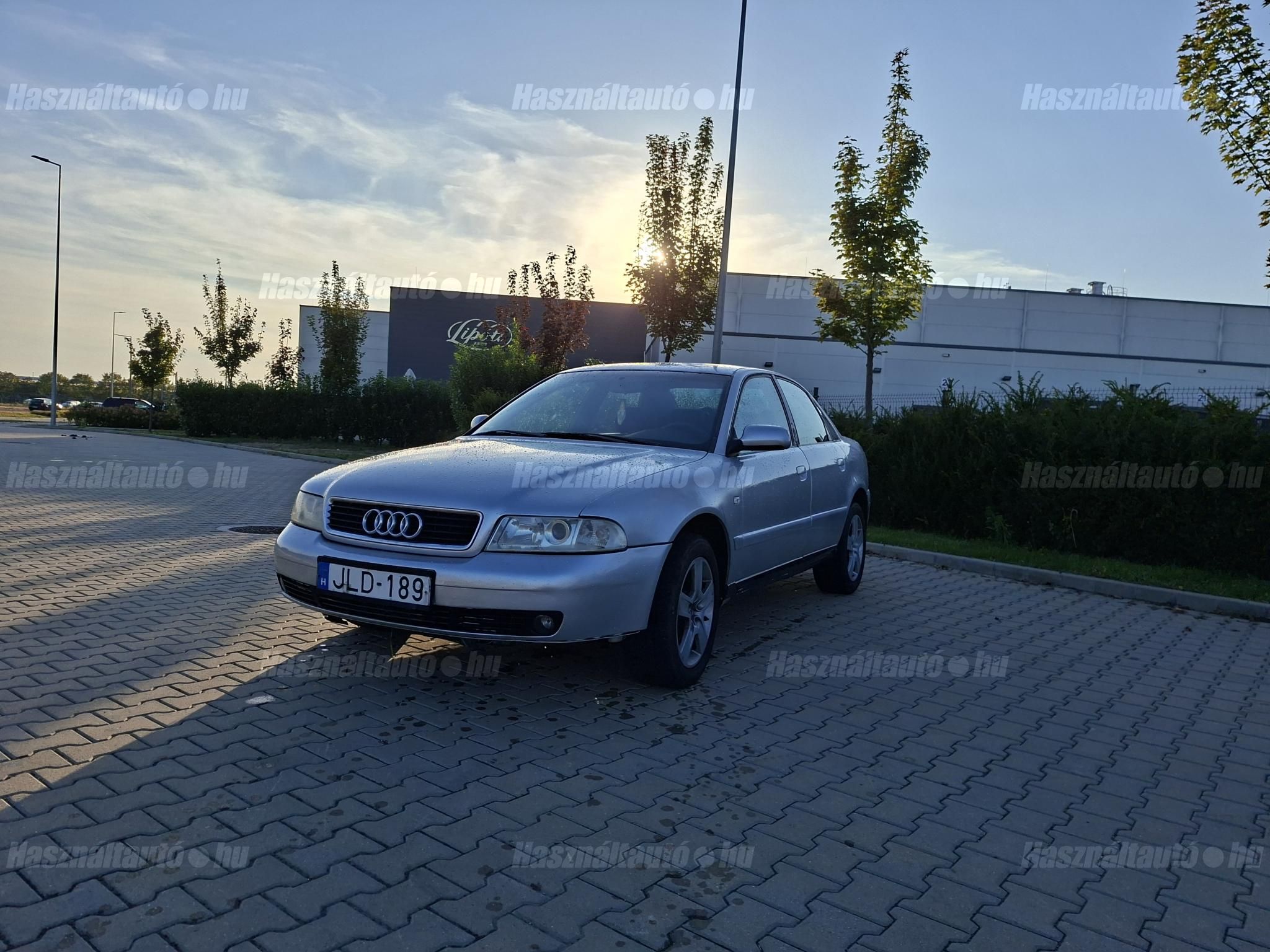 AUDI A4 2000/7 - 1