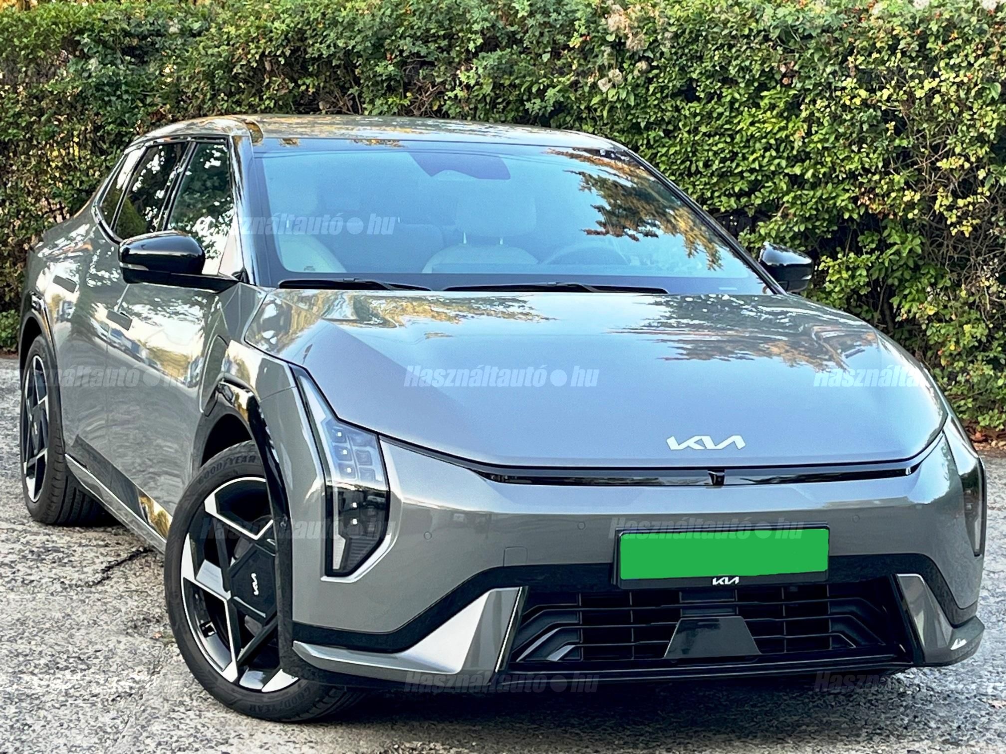 KIA EV4 2025/11 - 1