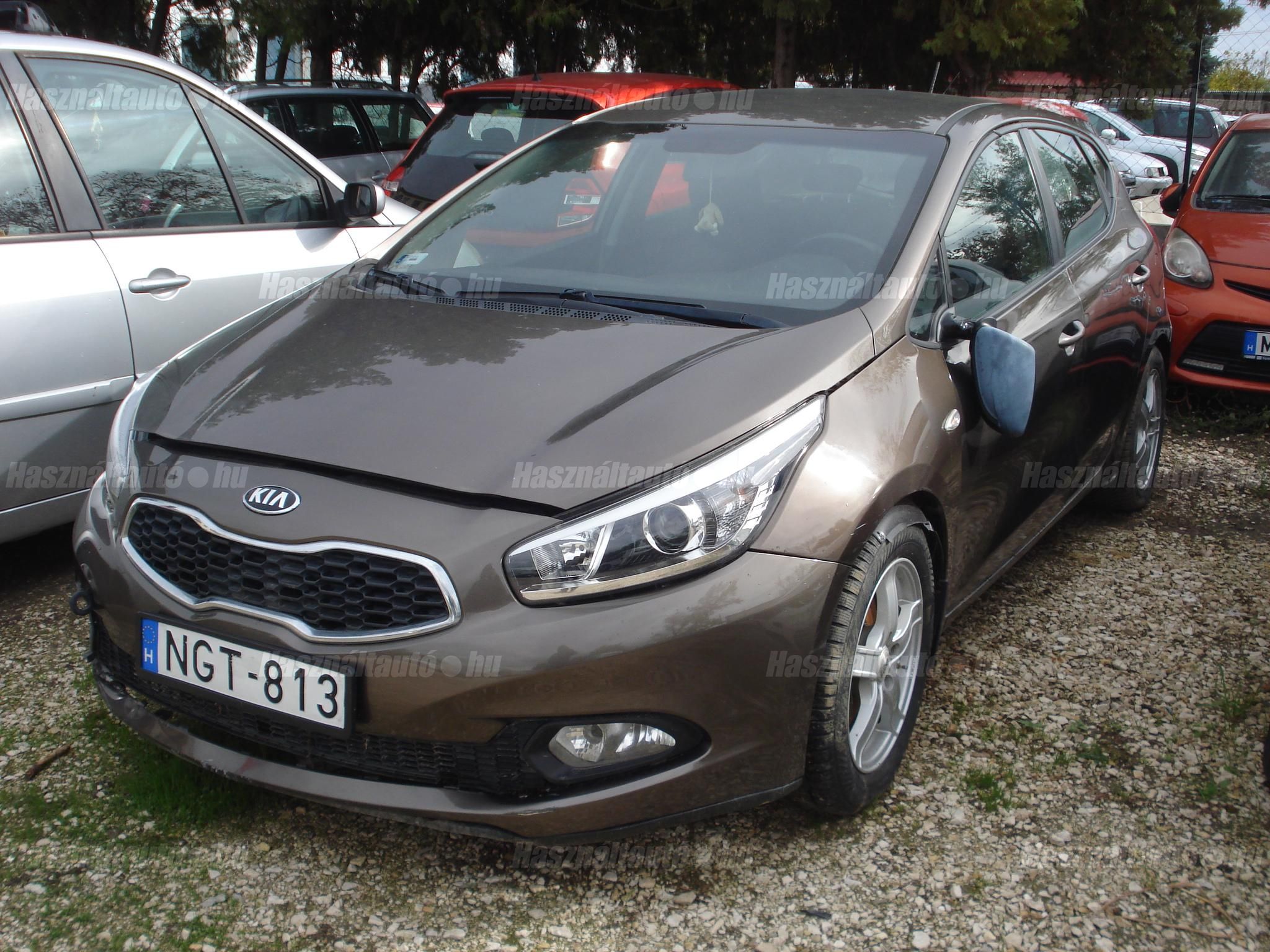 KIA CEE'D 2015/8 - 1
