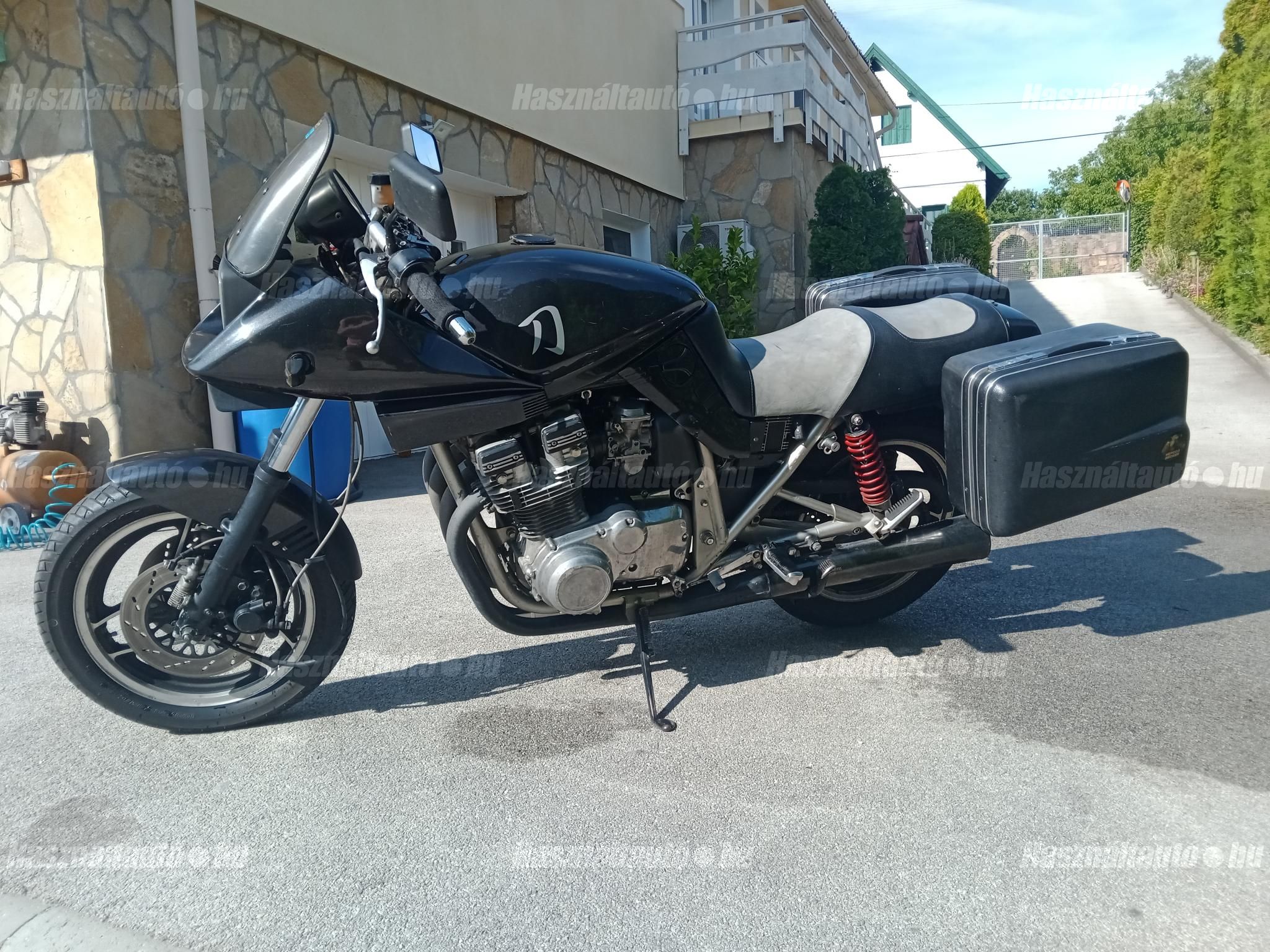 SUZUKI GSX 750 S (KATANA) 1983 - 1